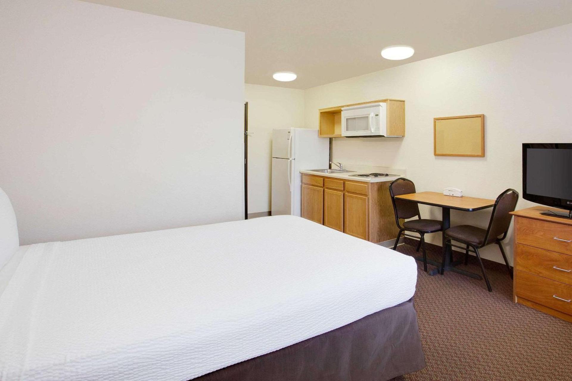 WoodSpring Suites Chesapeake-Norfolk South photo 6