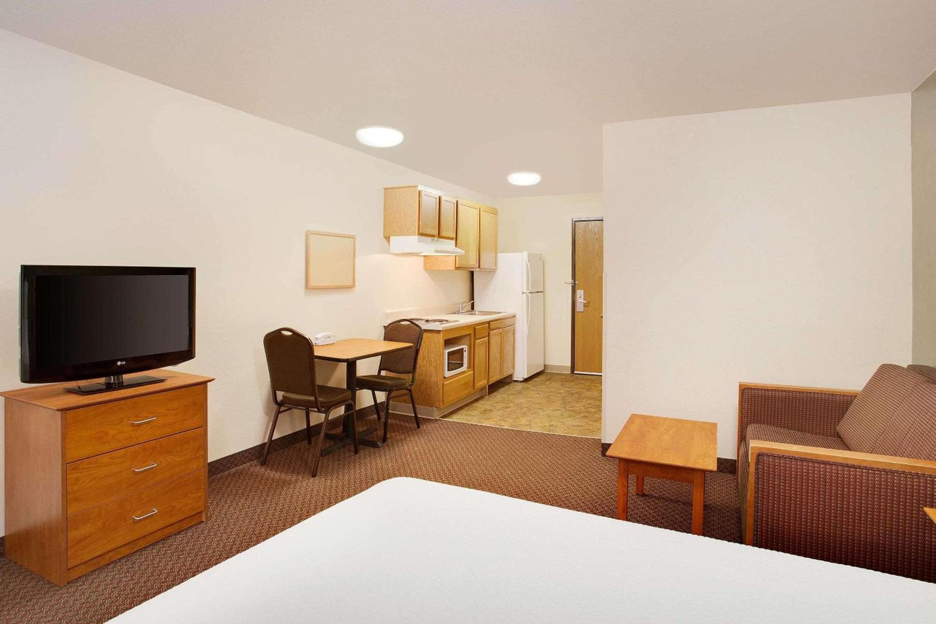 WoodSpring Suites Chesapeake-Norfolk South photo 9