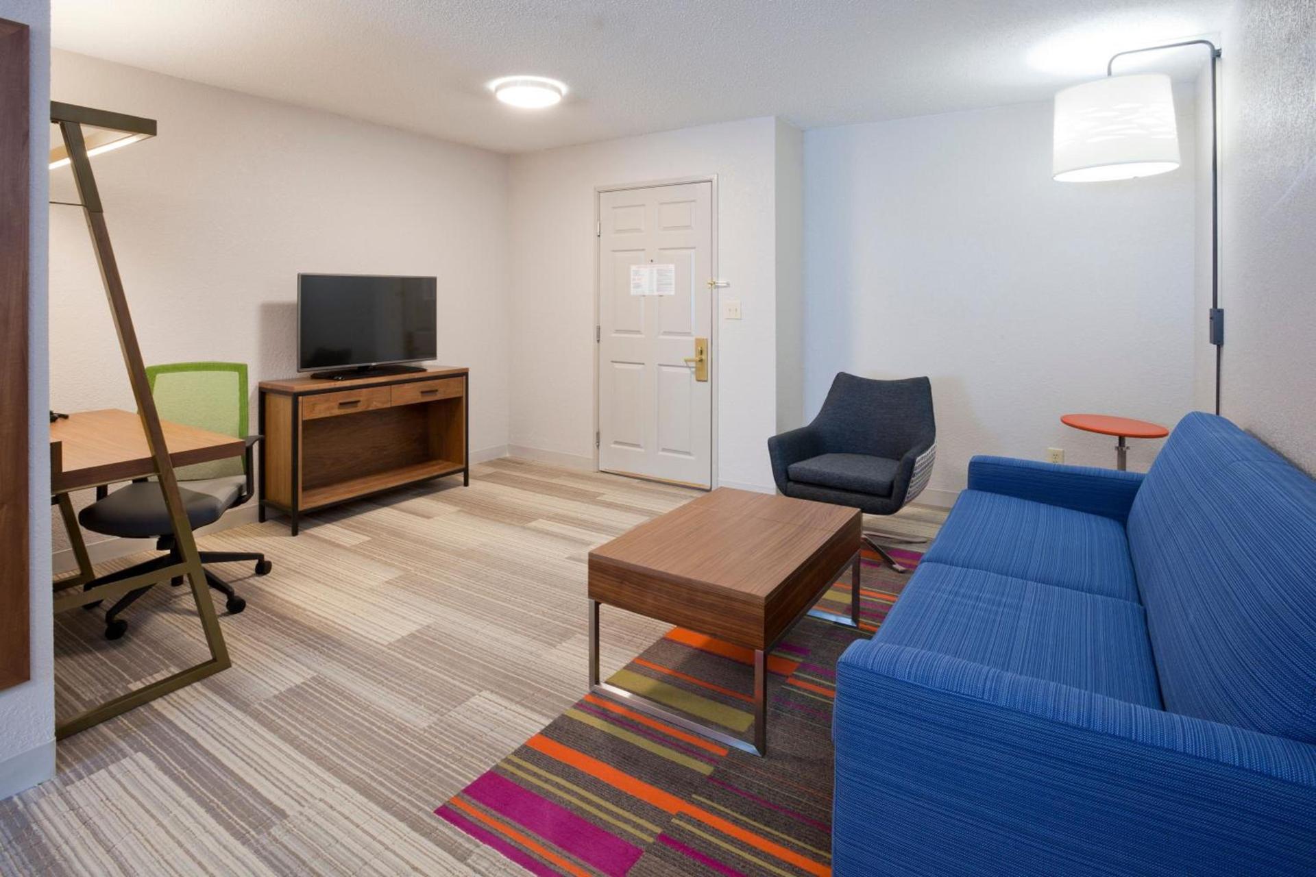 Holiday Inn Express & Suites Minneapolis - West End by IHG photo 5