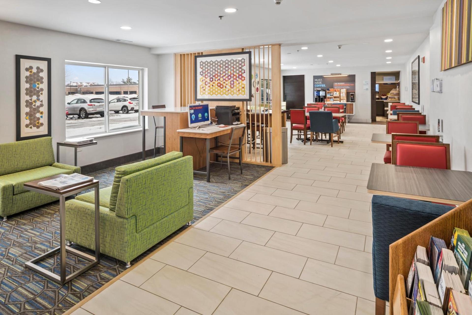 Holiday Inn Express Chicago Northwest-Vernon Hills by IHG photo 9