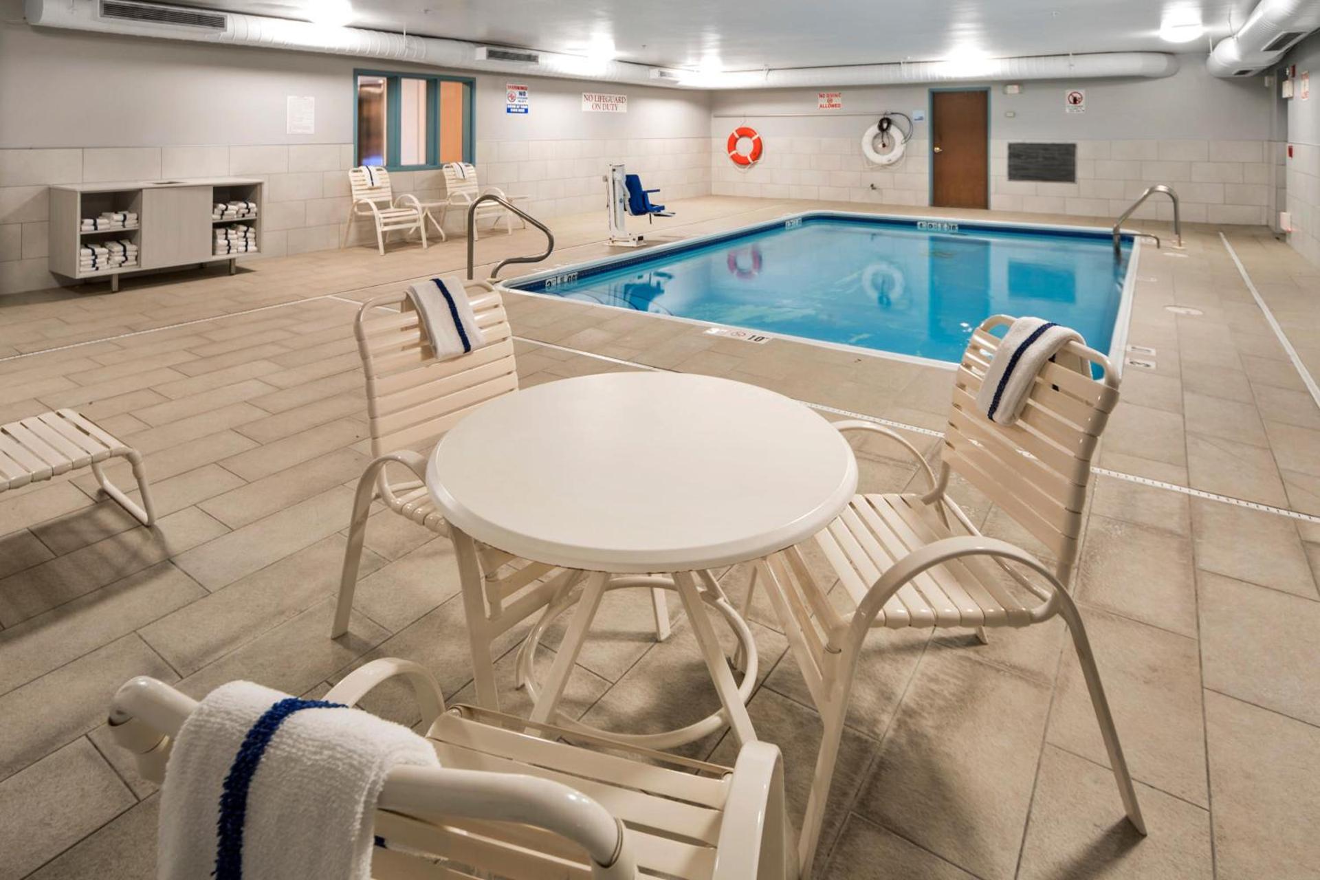 Holiday Inn Express Chicago Northwest-Vernon Hills by IHG photo 13