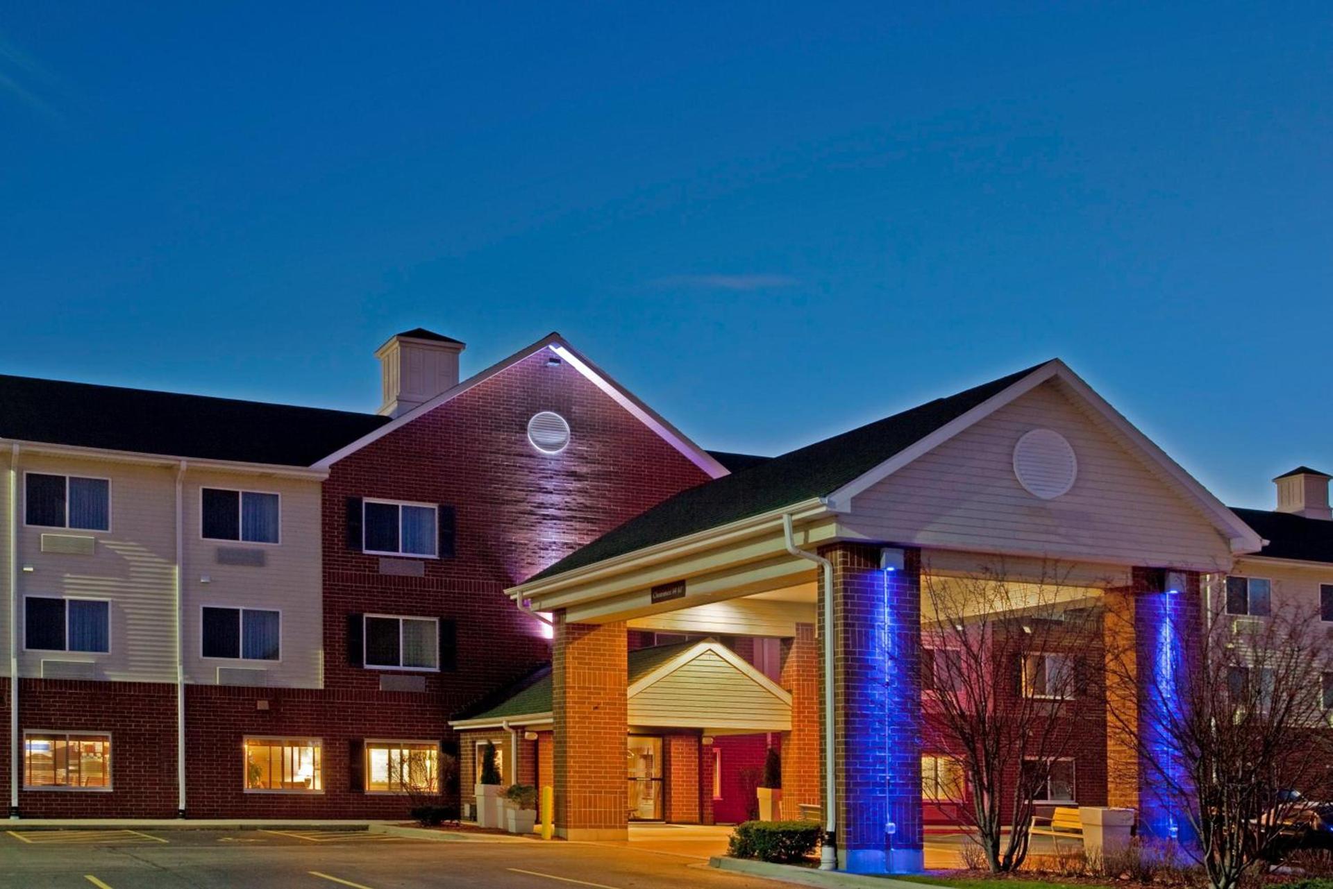 Holiday Inn Express Chicago Northwest-Vernon Hills by IHG photo 36