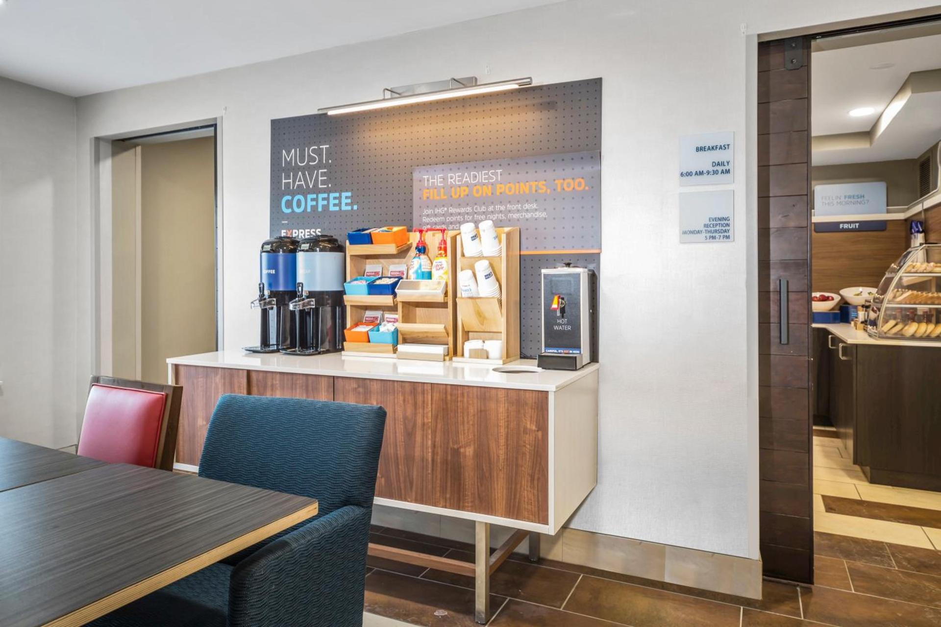 Holiday Inn Express Chicago Northwest-Vernon Hills by IHG photo 16