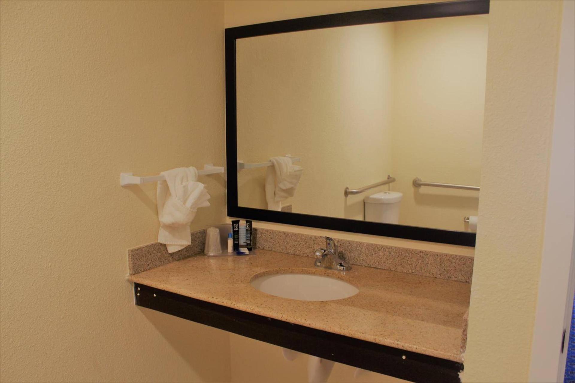 Oregon Trail Inn and Suites photo 15