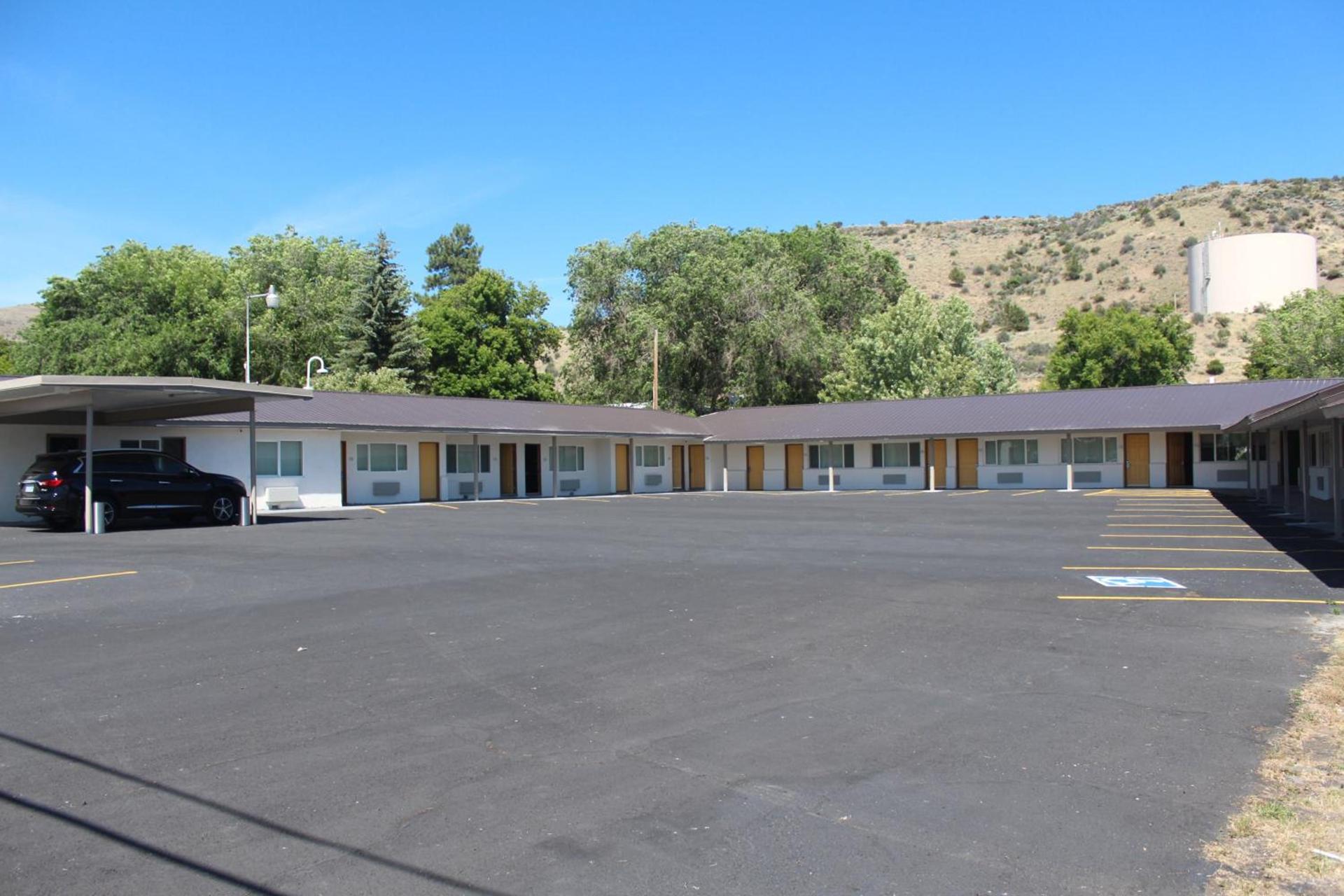 Oregon Trail Inn and Suites photo 5