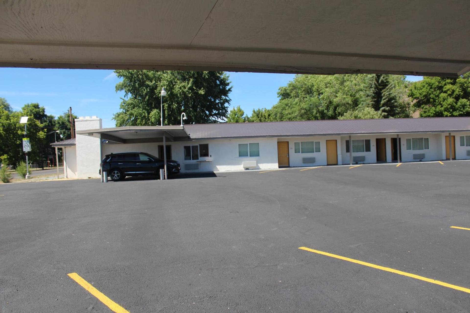 Oregon Trail Inn and Suites photo 4
