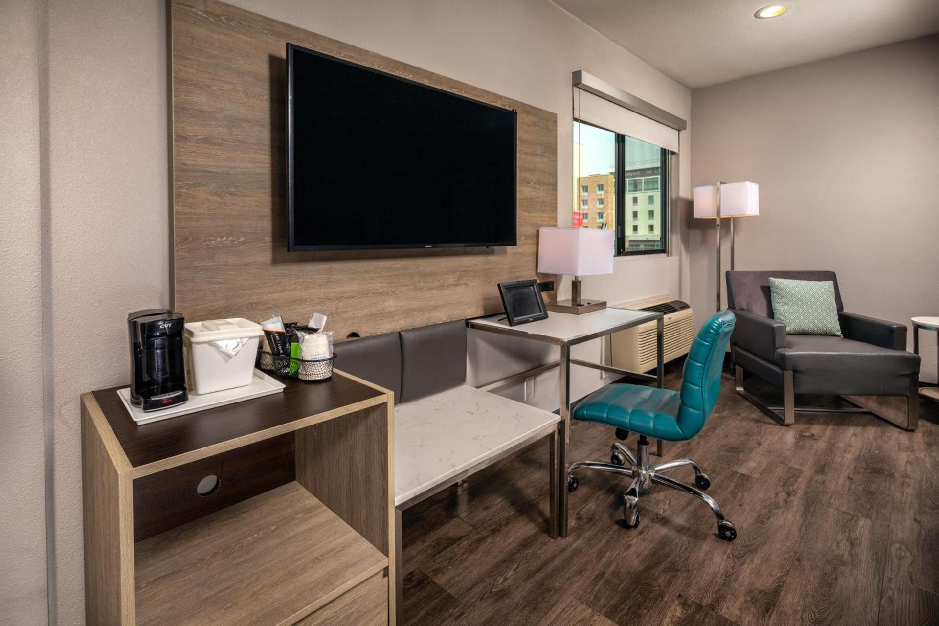 Travelodge by Wyndham LAX photo 16