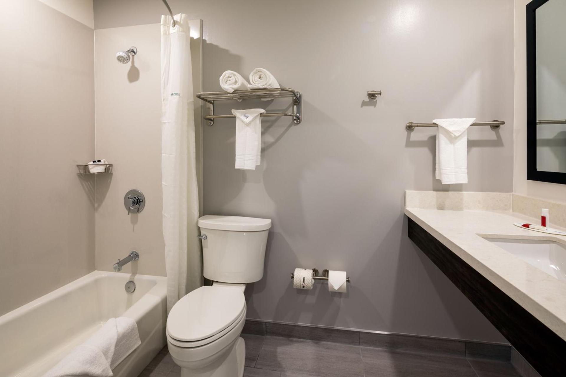Travelodge by Wyndham LAX photo 11