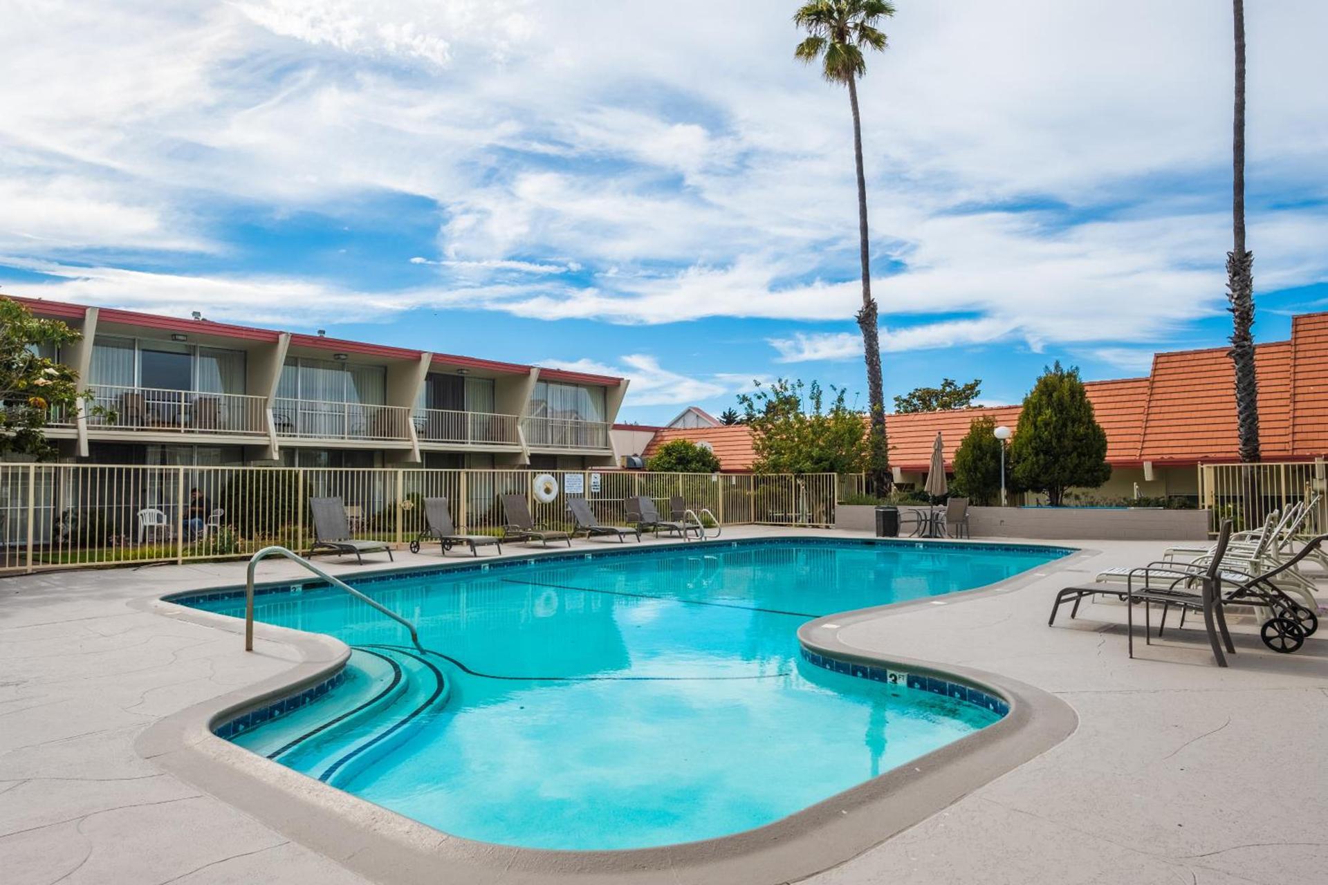Travelodge by Wyndham Monterey Bay photo 36