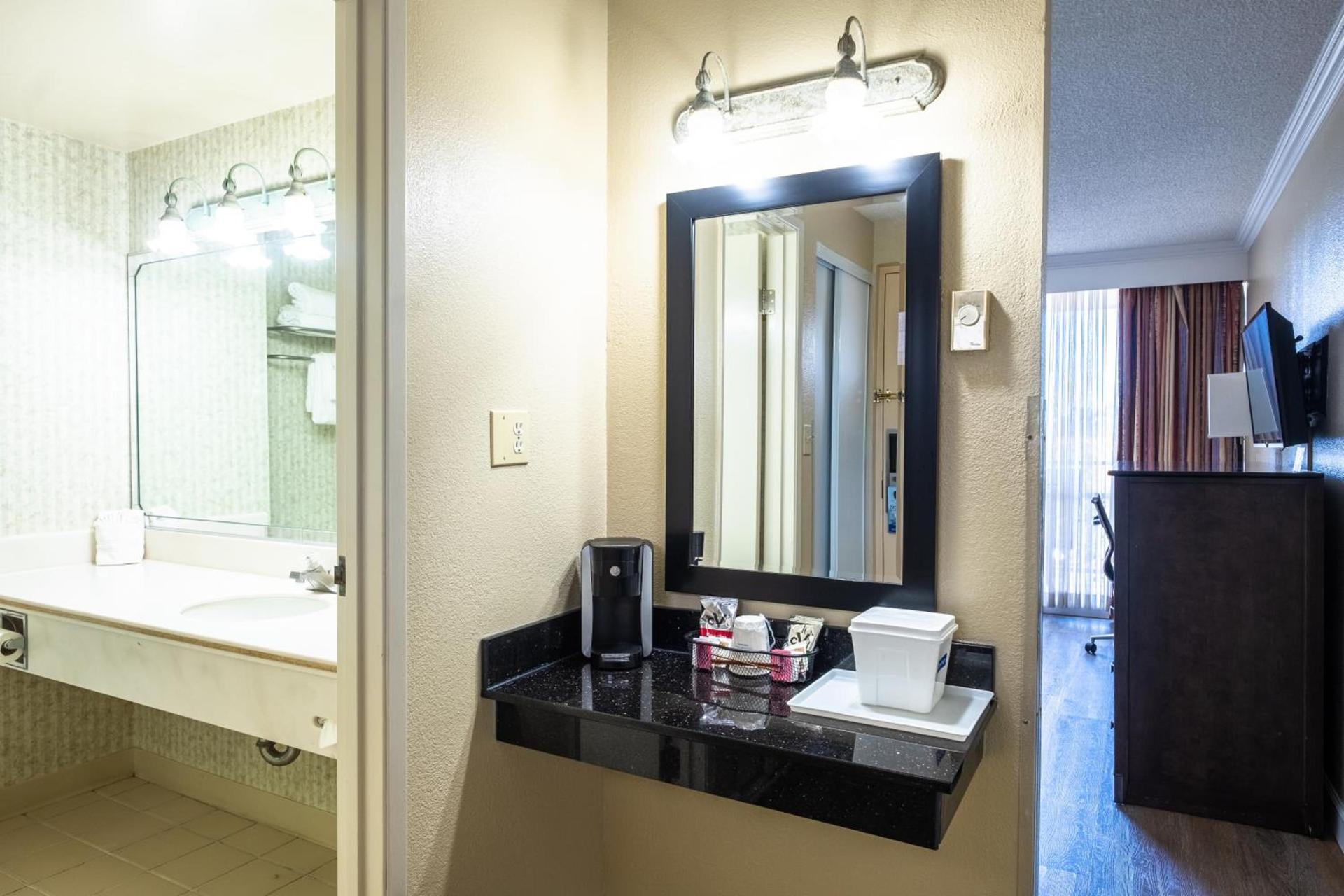 Travelodge by Wyndham Monterey Bay photo 34