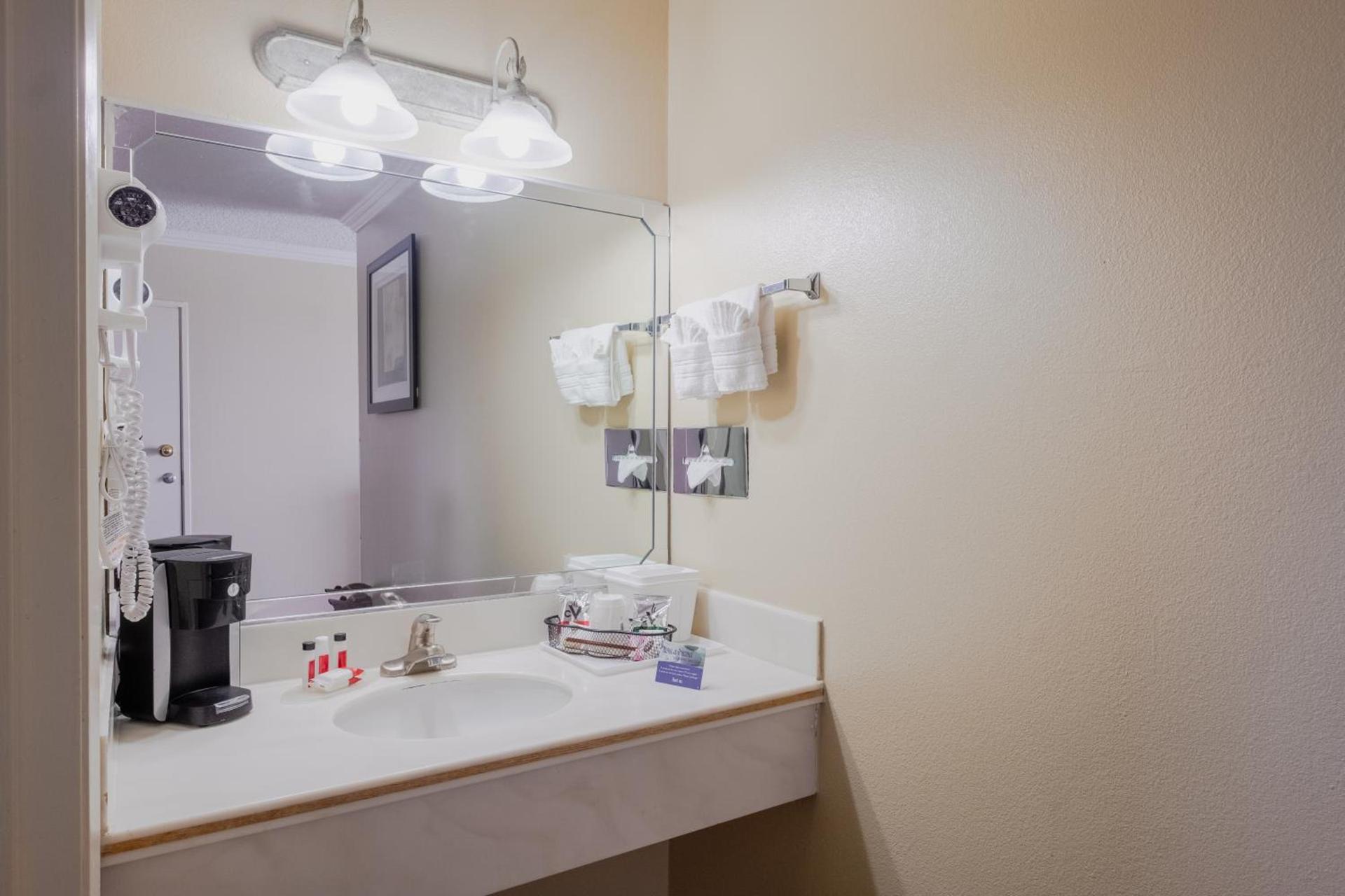 Travelodge by Wyndham Monterey Bay photo 52