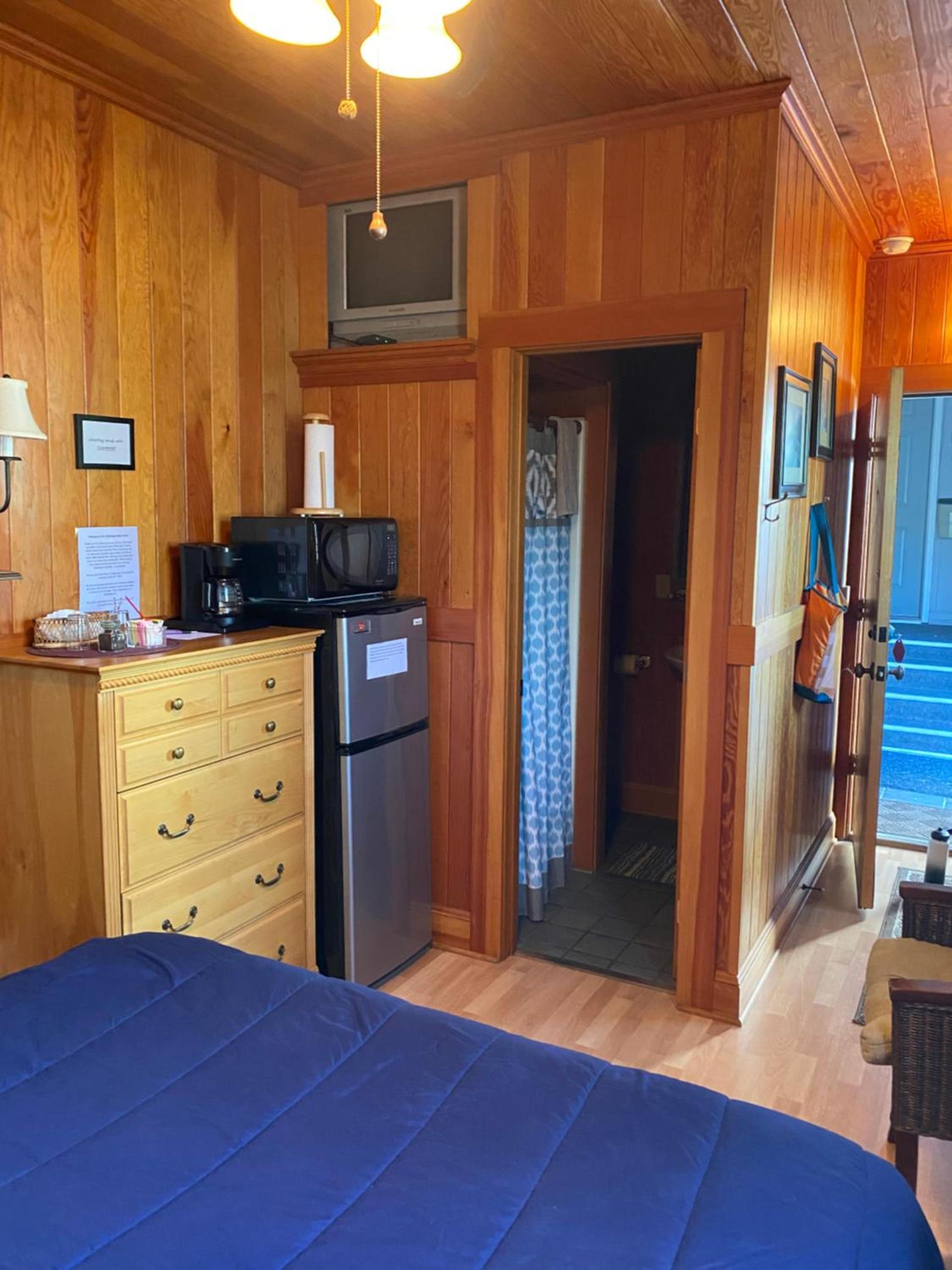 Whistling Winds Motel photo 10