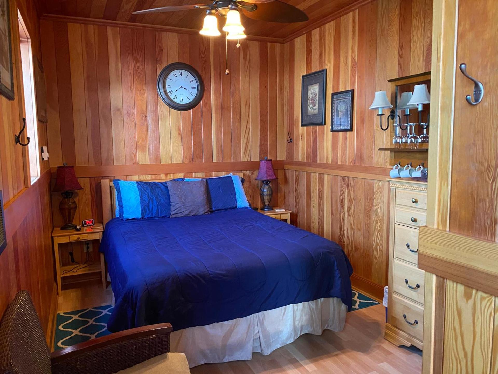 Whistling Winds Motel photo 14