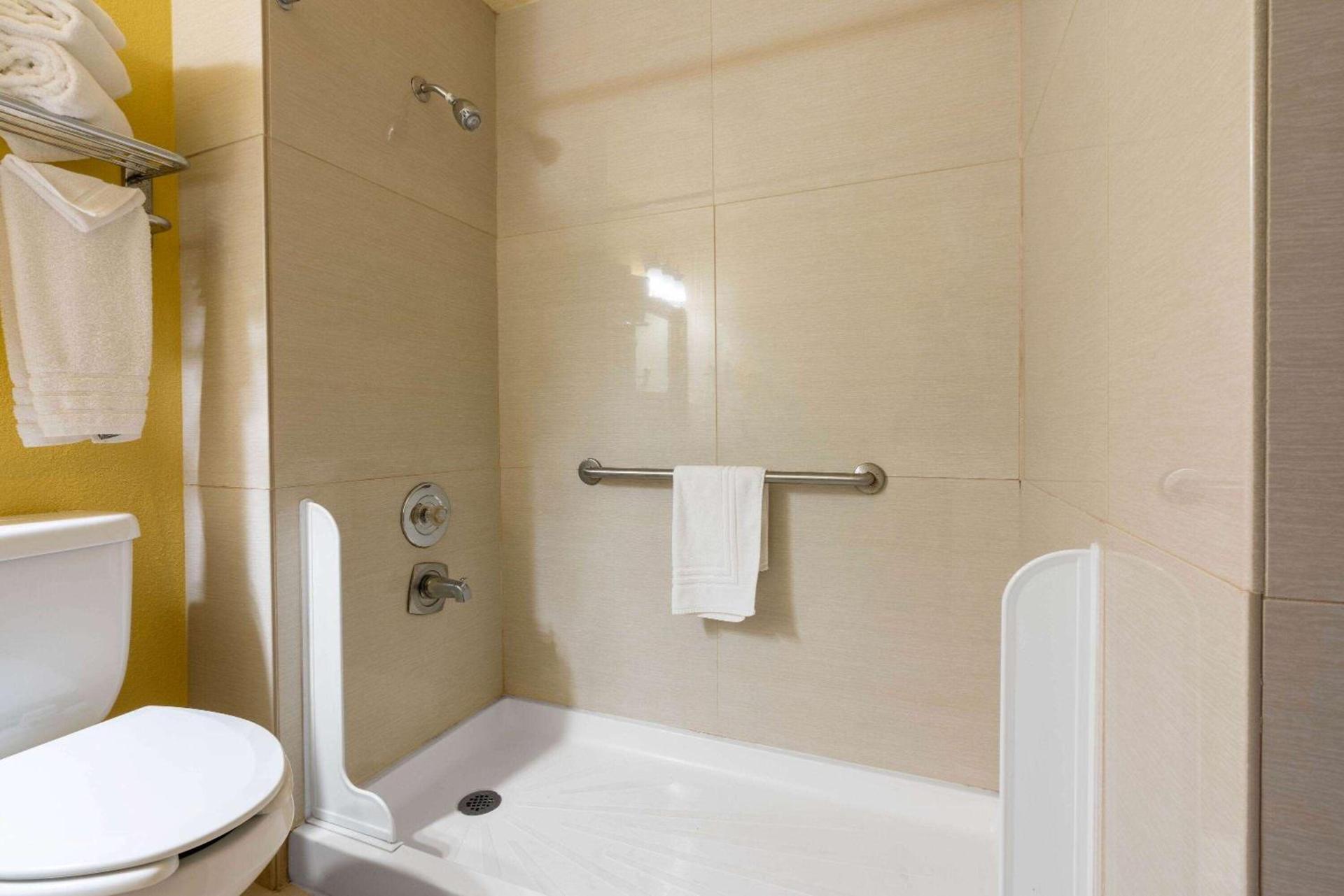 Sutton Suites Hotel photo 9