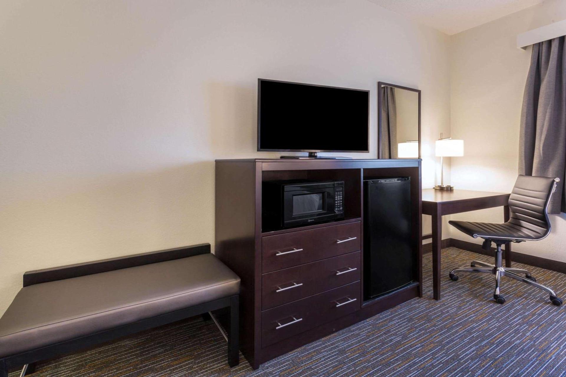 Wingate by Wyndham Gurnee photo 7