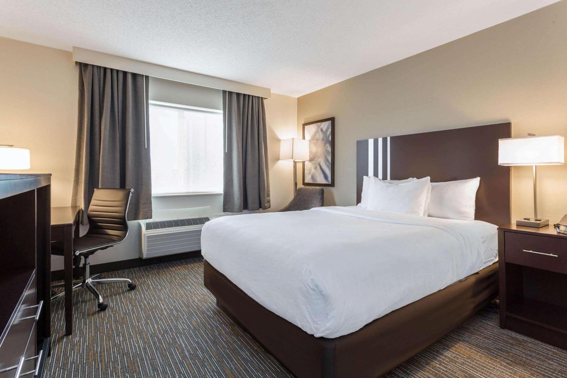 Wingate by Wyndham Gurnee photo 10