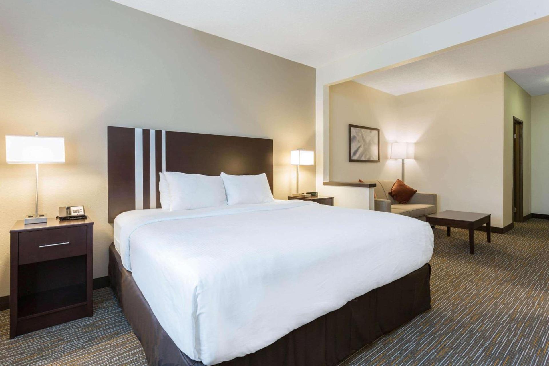 Wingate by Wyndham Gurnee photo 9