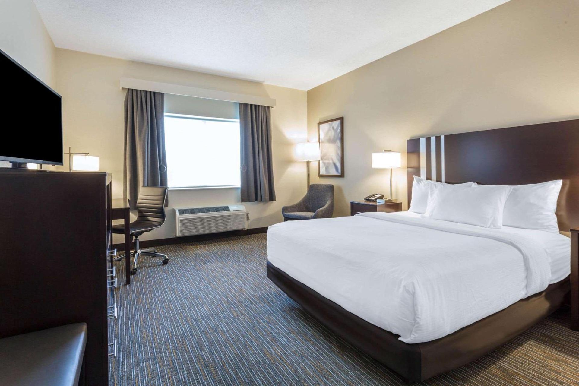 Wingate by Wyndham Gurnee photo 13