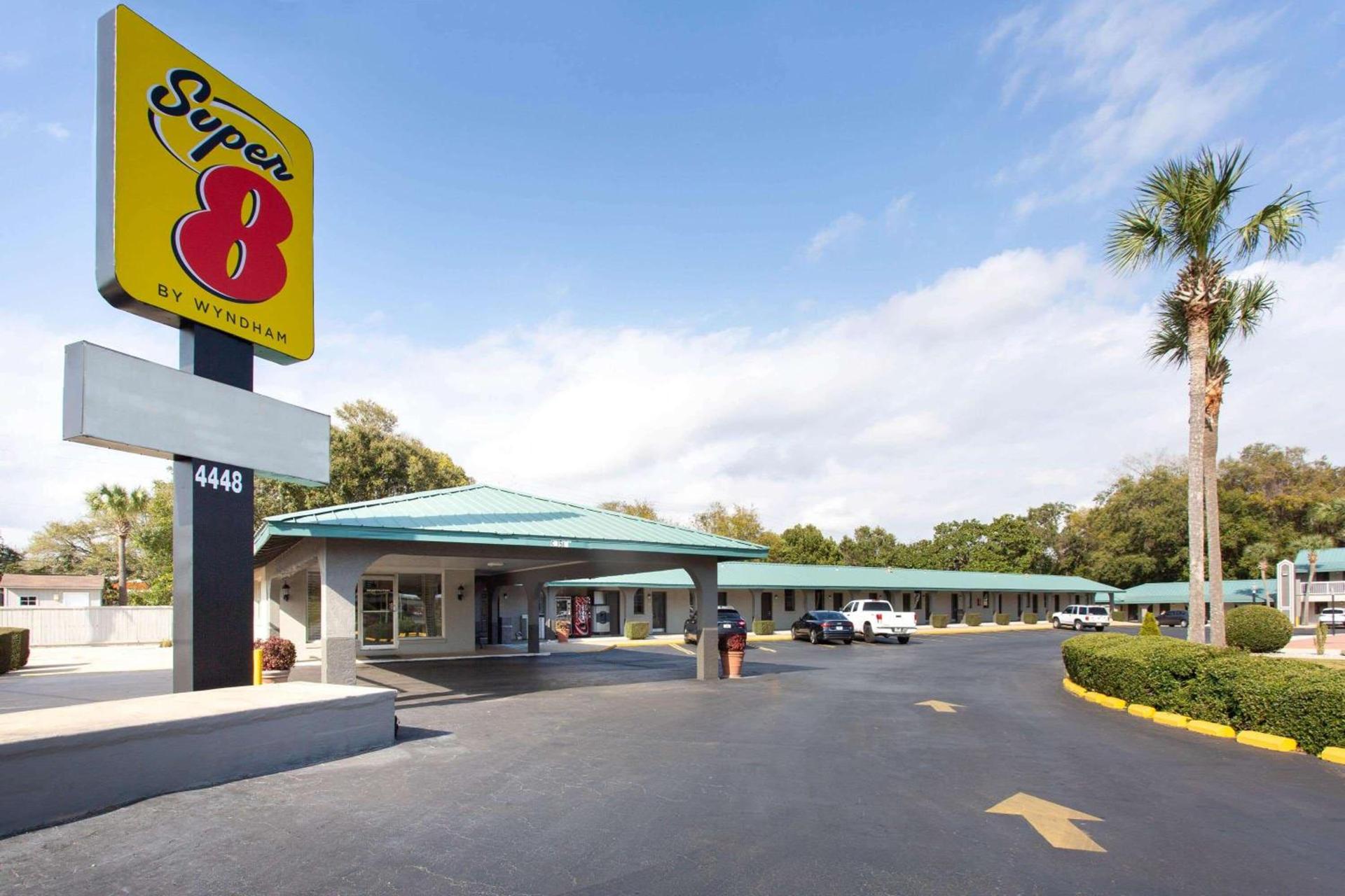 Super 8 by Wyndham Pensacola NAS Area photo 1