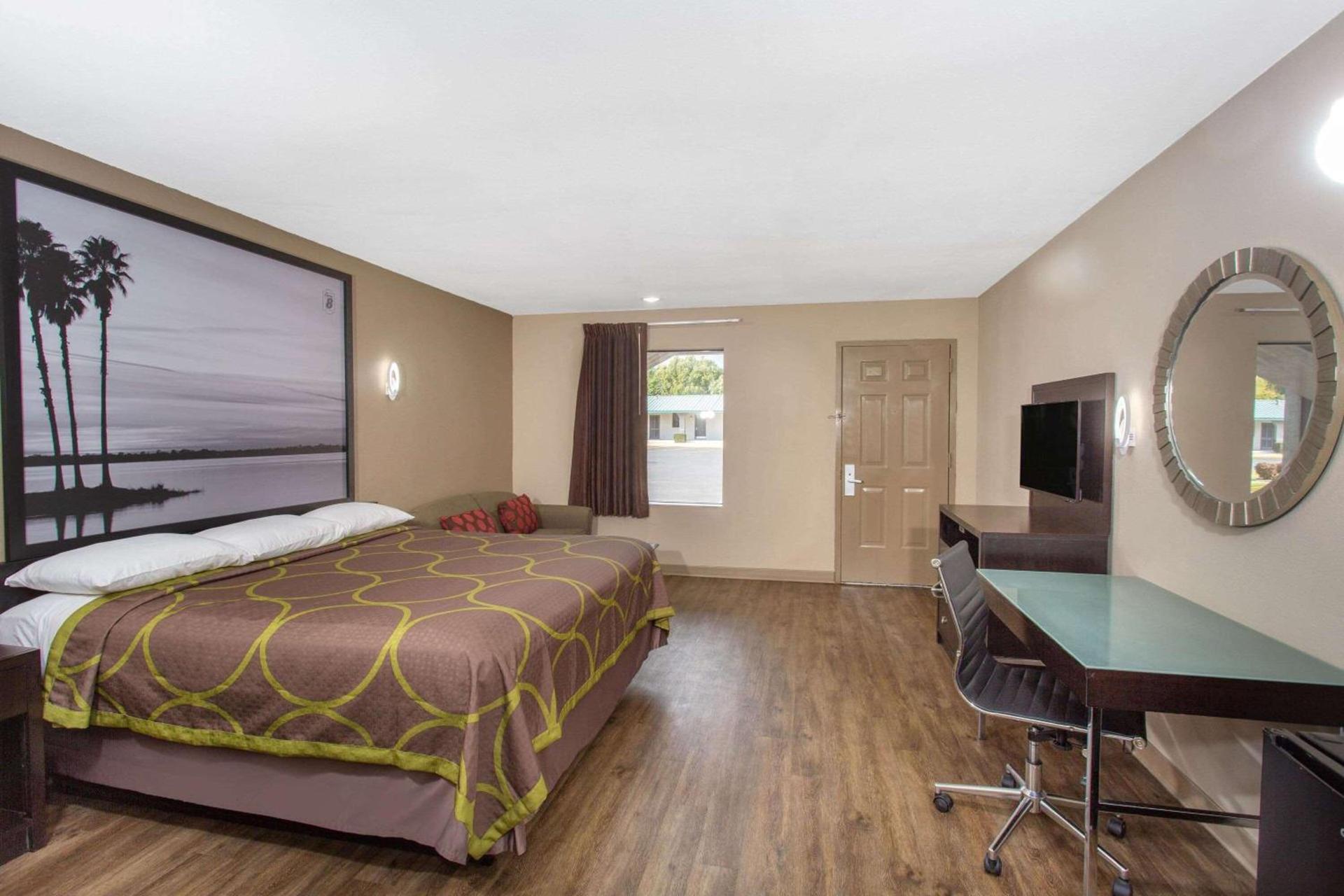 Super 8 by Wyndham Pensacola NAS Area photo 14