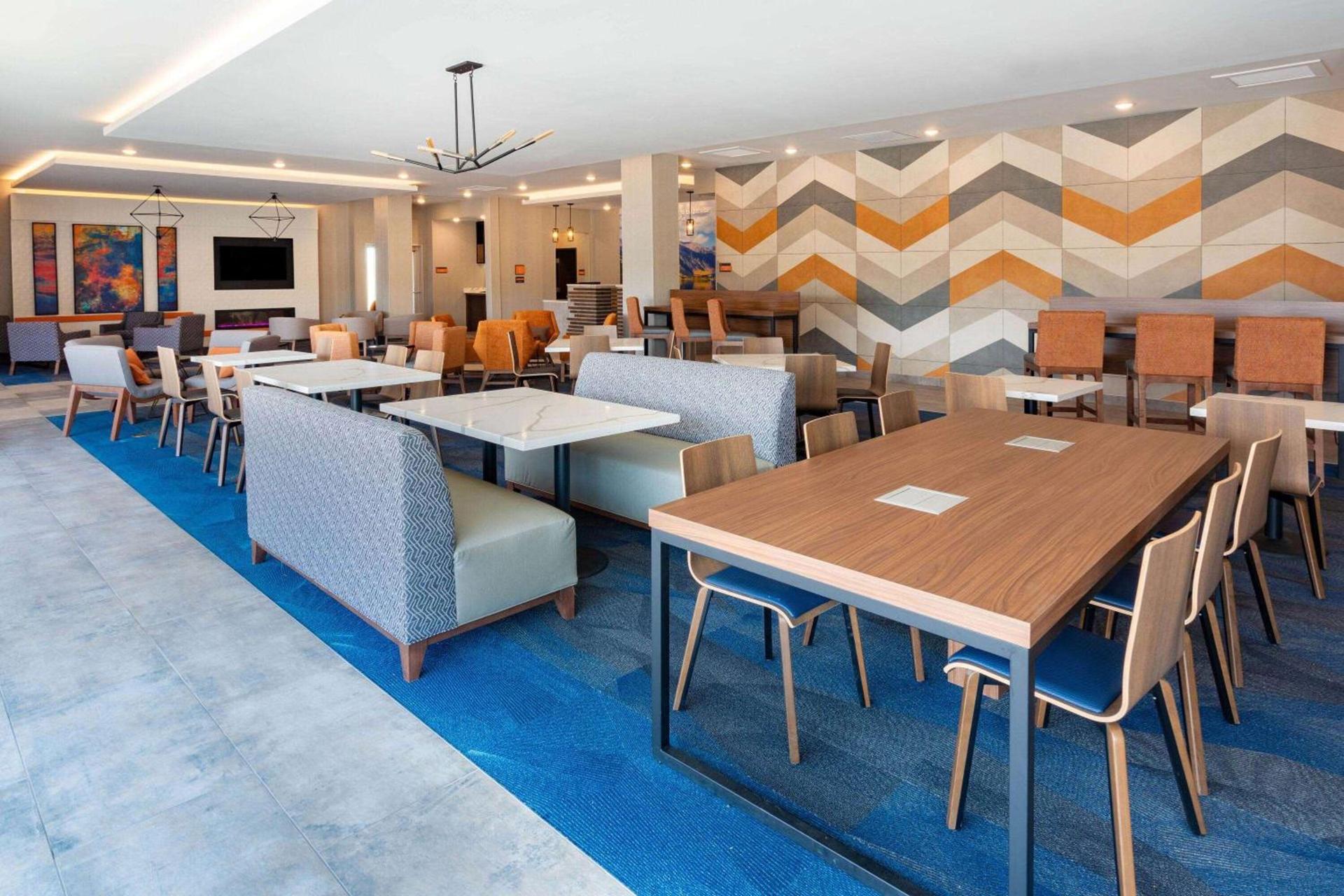 La Quinta Inn & Suites Limon by Wyndham photo 50