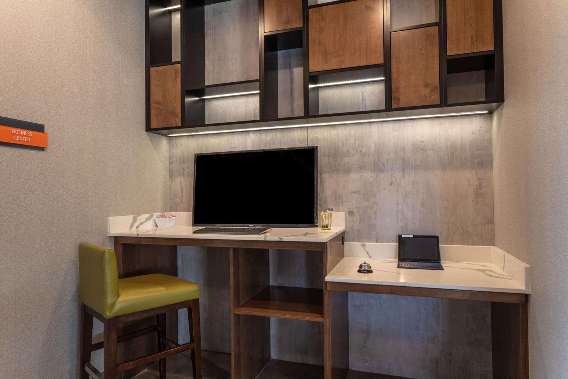 La Quinta Inn & Suites Limon by Wyndham photo 51
