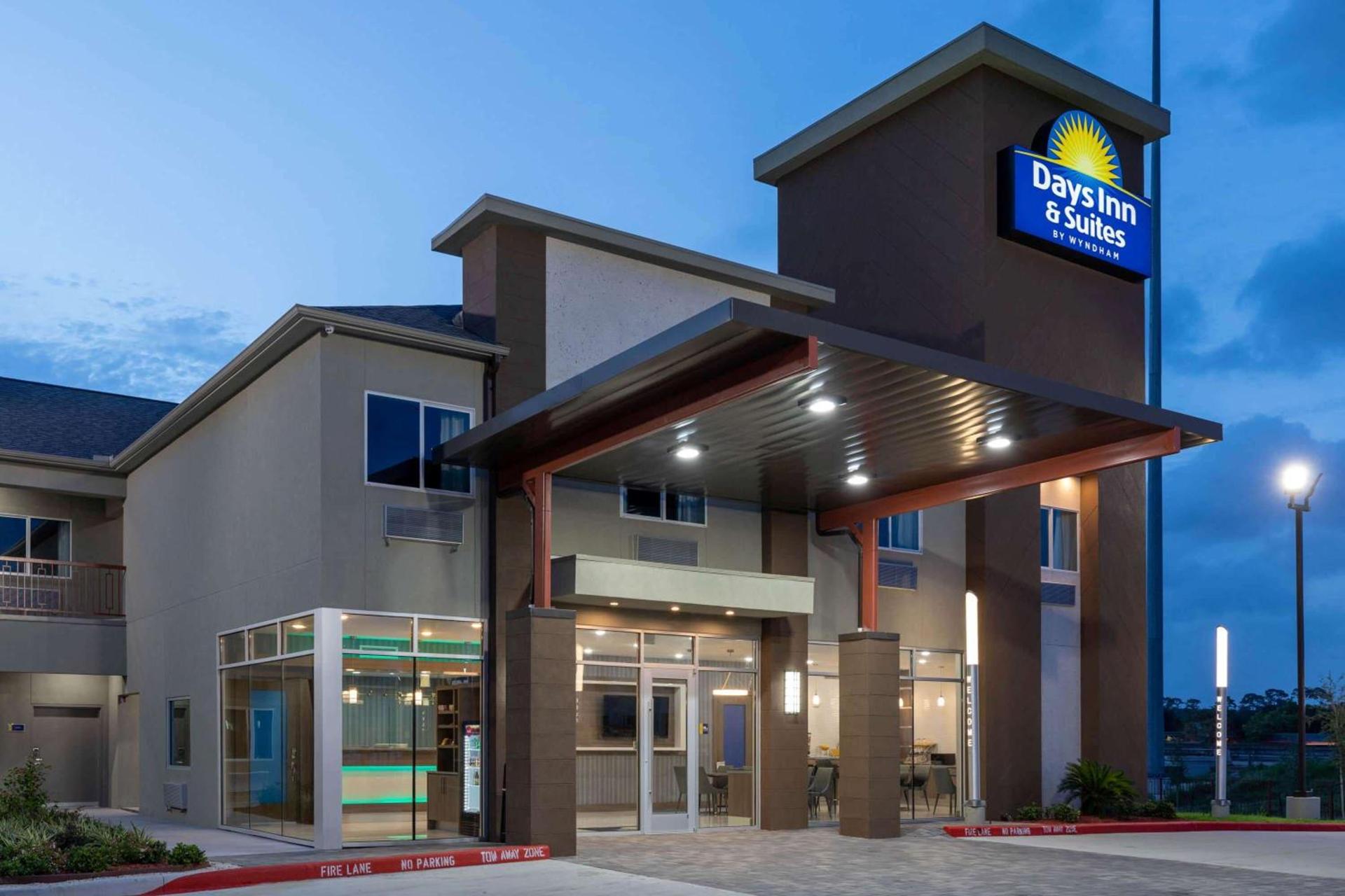 Days Inn & Suites by Wyndham Downtown/University of Houston photo 1
