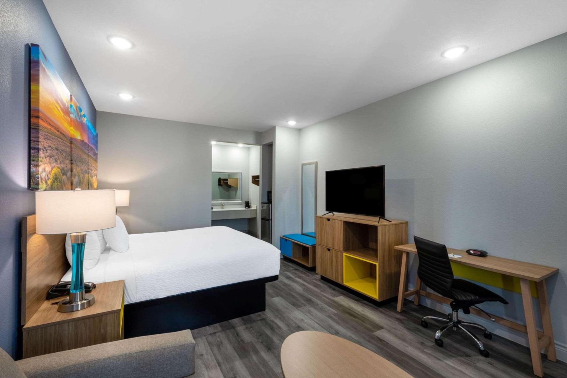 Days Inn & Suites by Wyndham Downtown/University of Houston photo 23