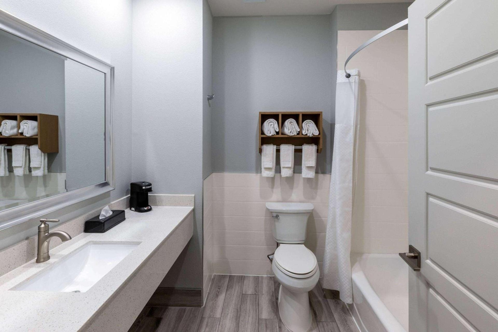 Days Inn & Suites by Wyndham Downtown/University of Houston photo 24