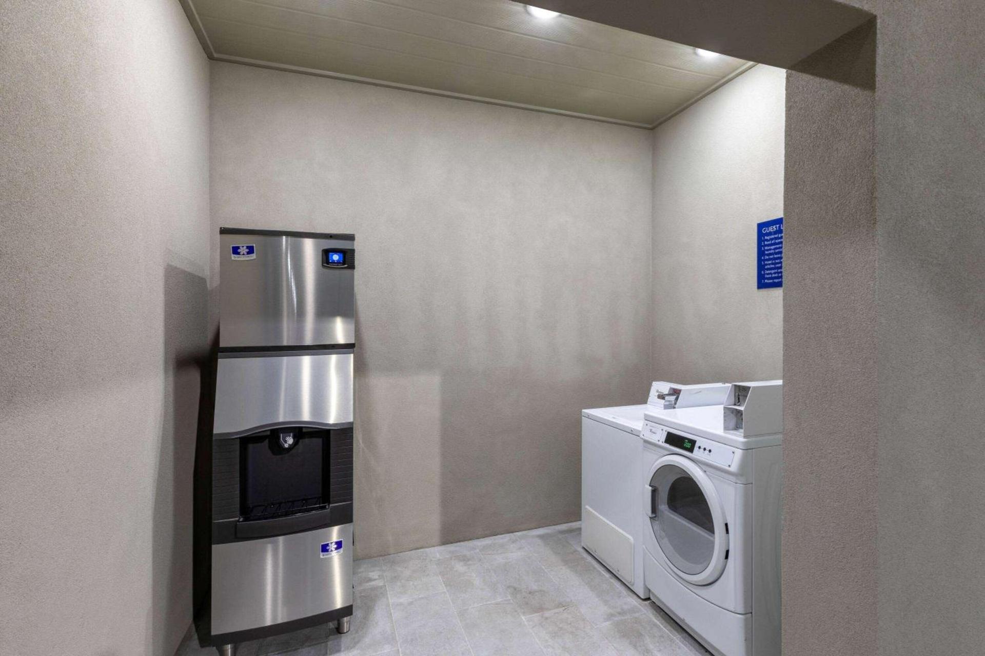 Days Inn & Suites by Wyndham Downtown/University of Houston photo 28
