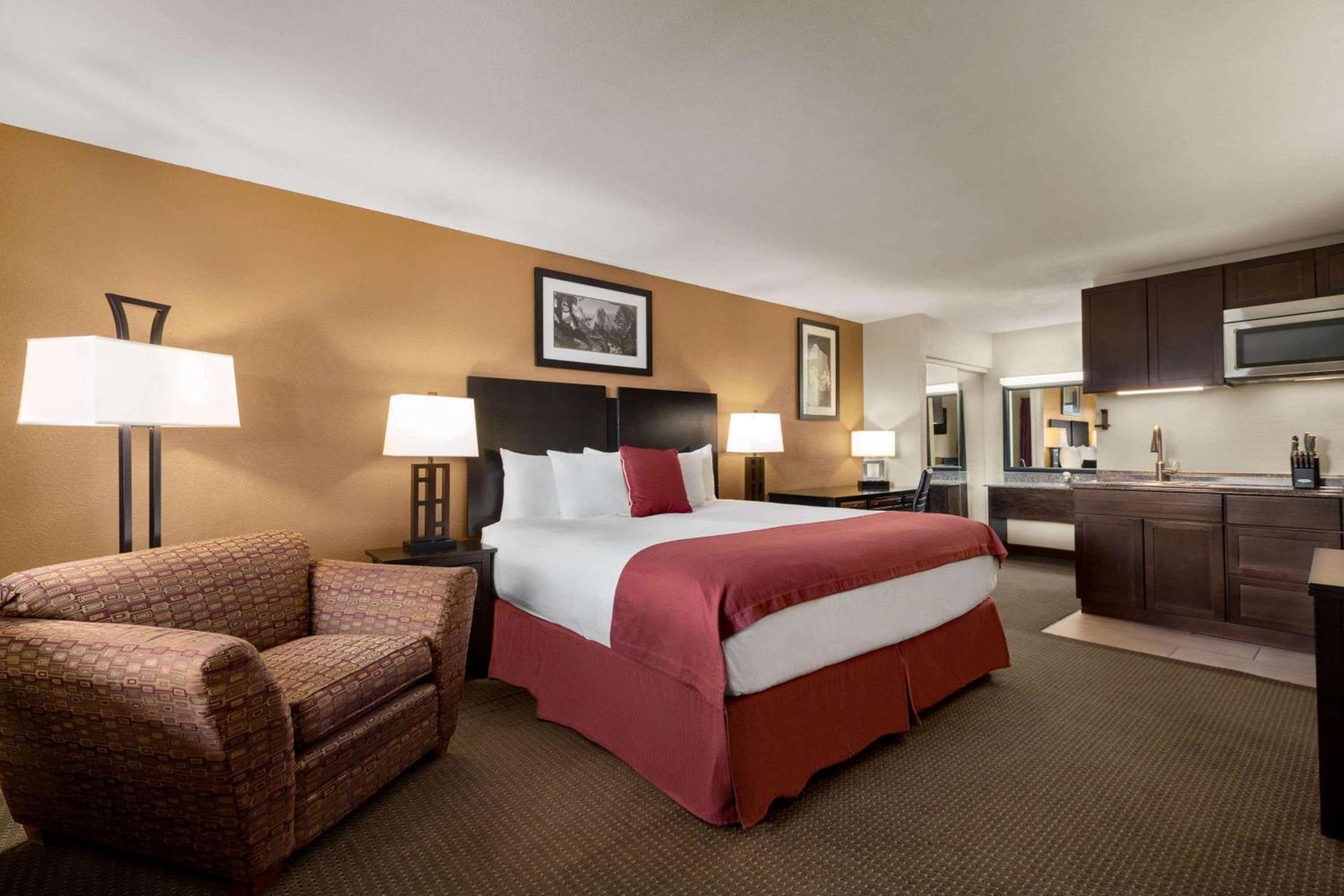 Baymont by Wyndham Cortez photo 14