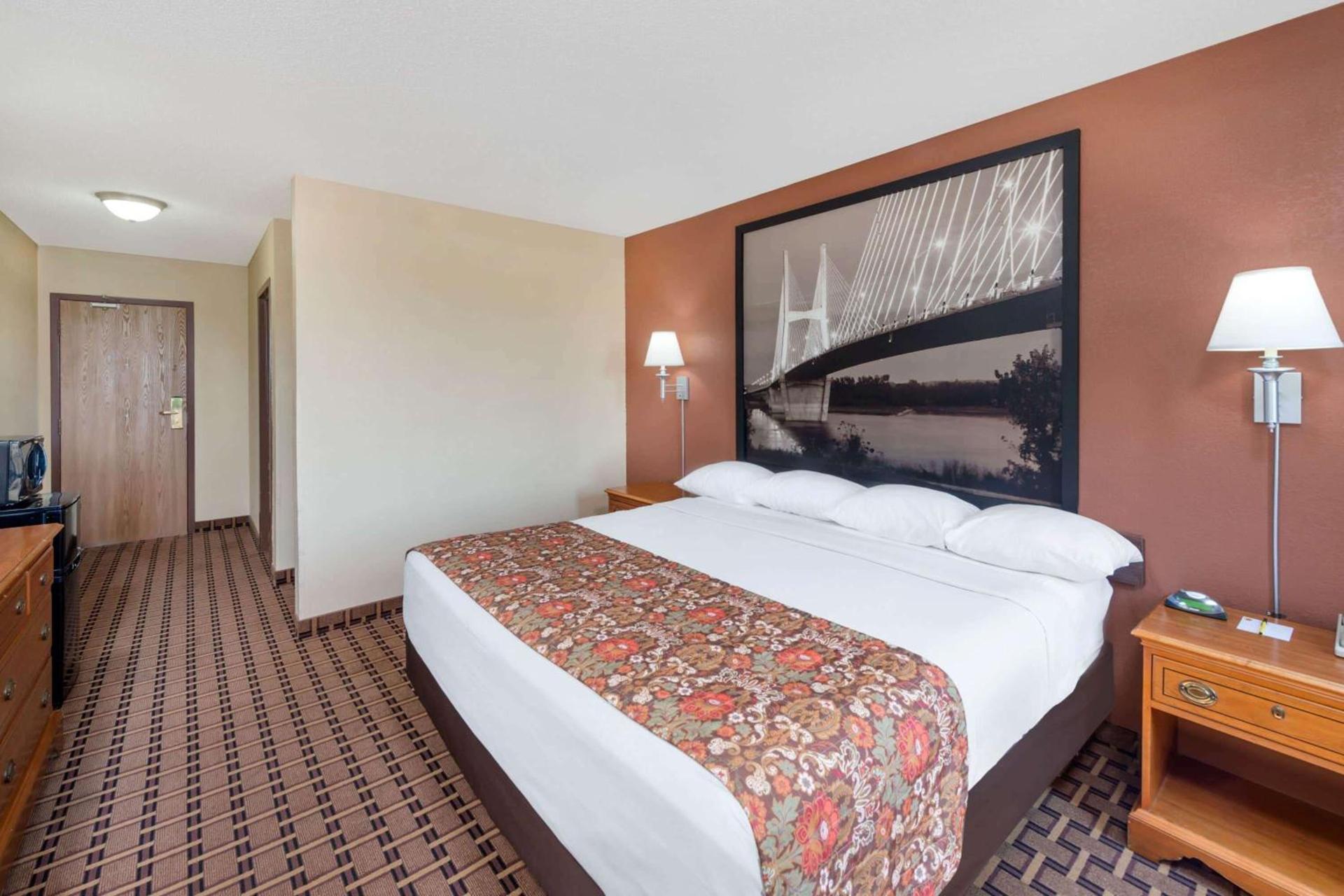 Super 8 by Wyndham Charleston Sikeston East MO photo 6