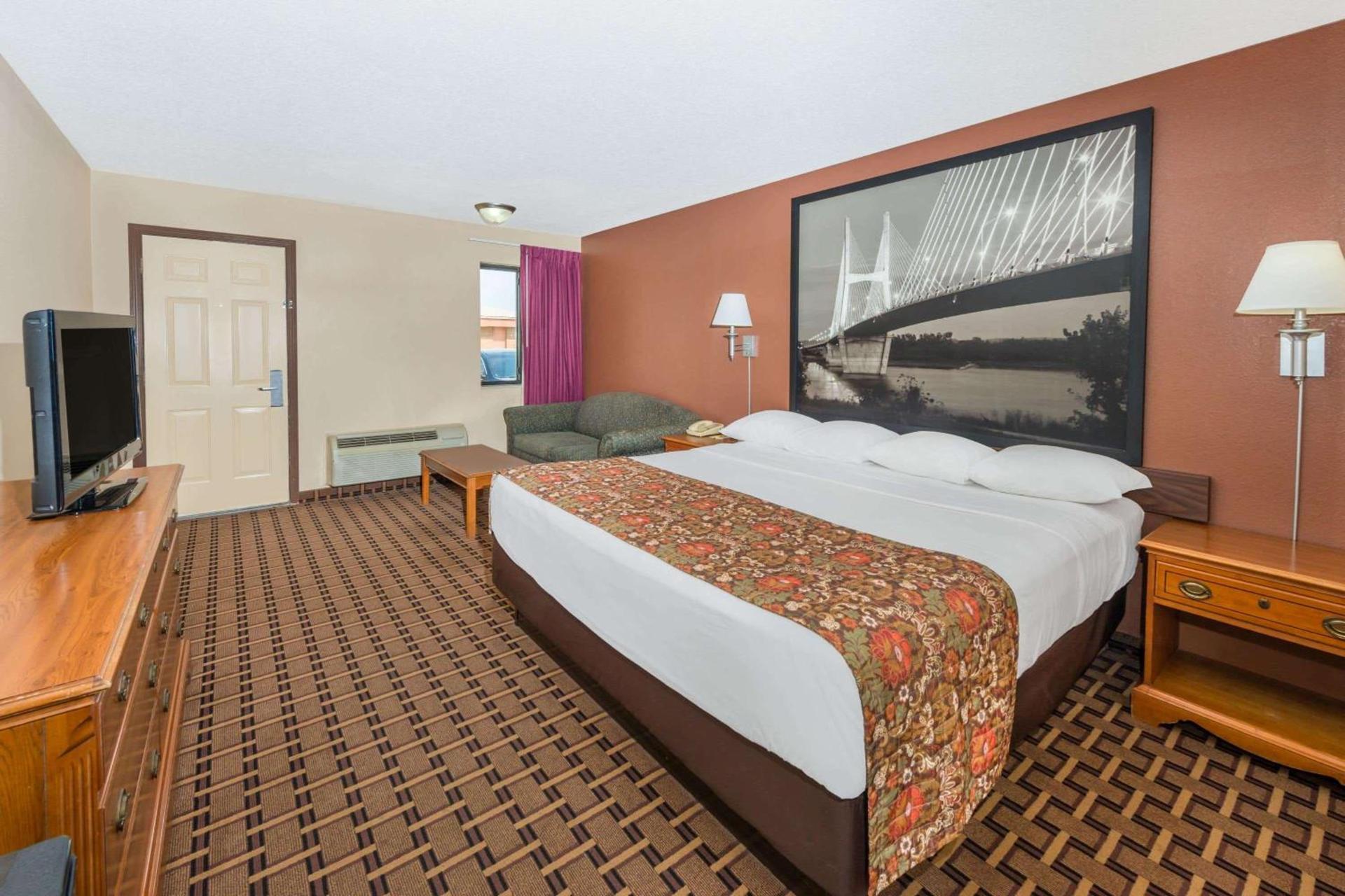 Super 8 by Wyndham Charleston Sikeston East MO photo 12