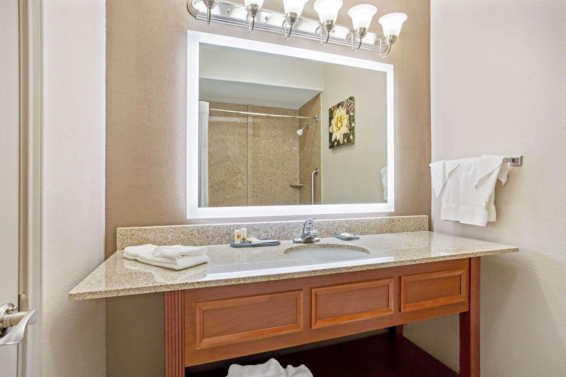 La Quinta by Wyndham Fairfield TX photo 31