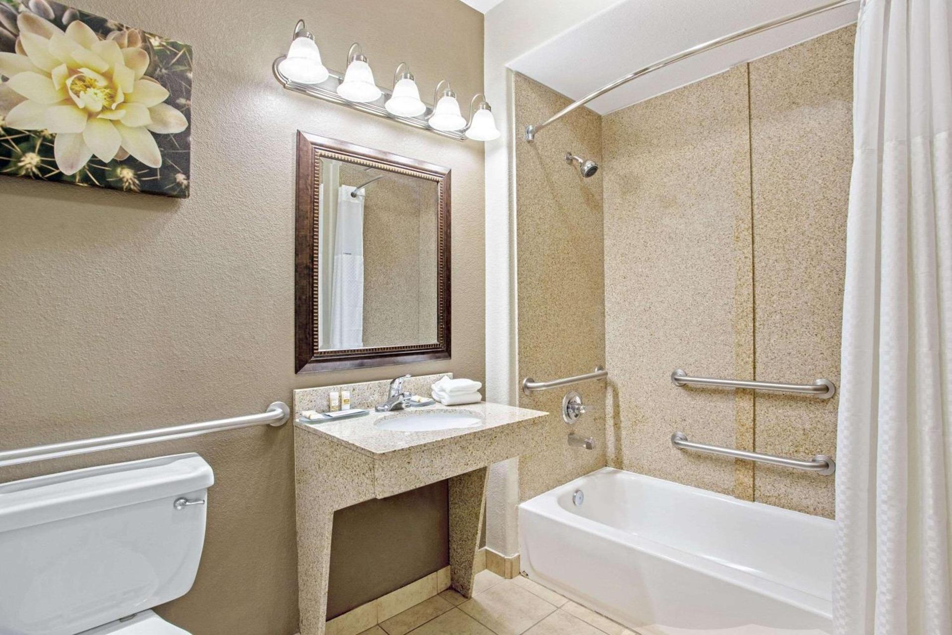 La Quinta by Wyndham Fairfield TX photo 33