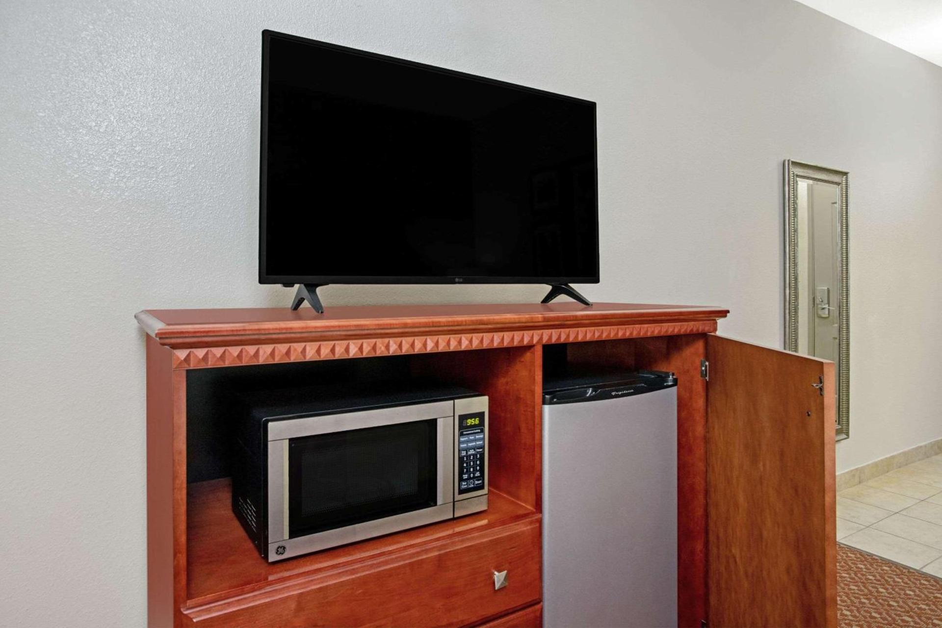 La Quinta by Wyndham Fairfield TX photo 39