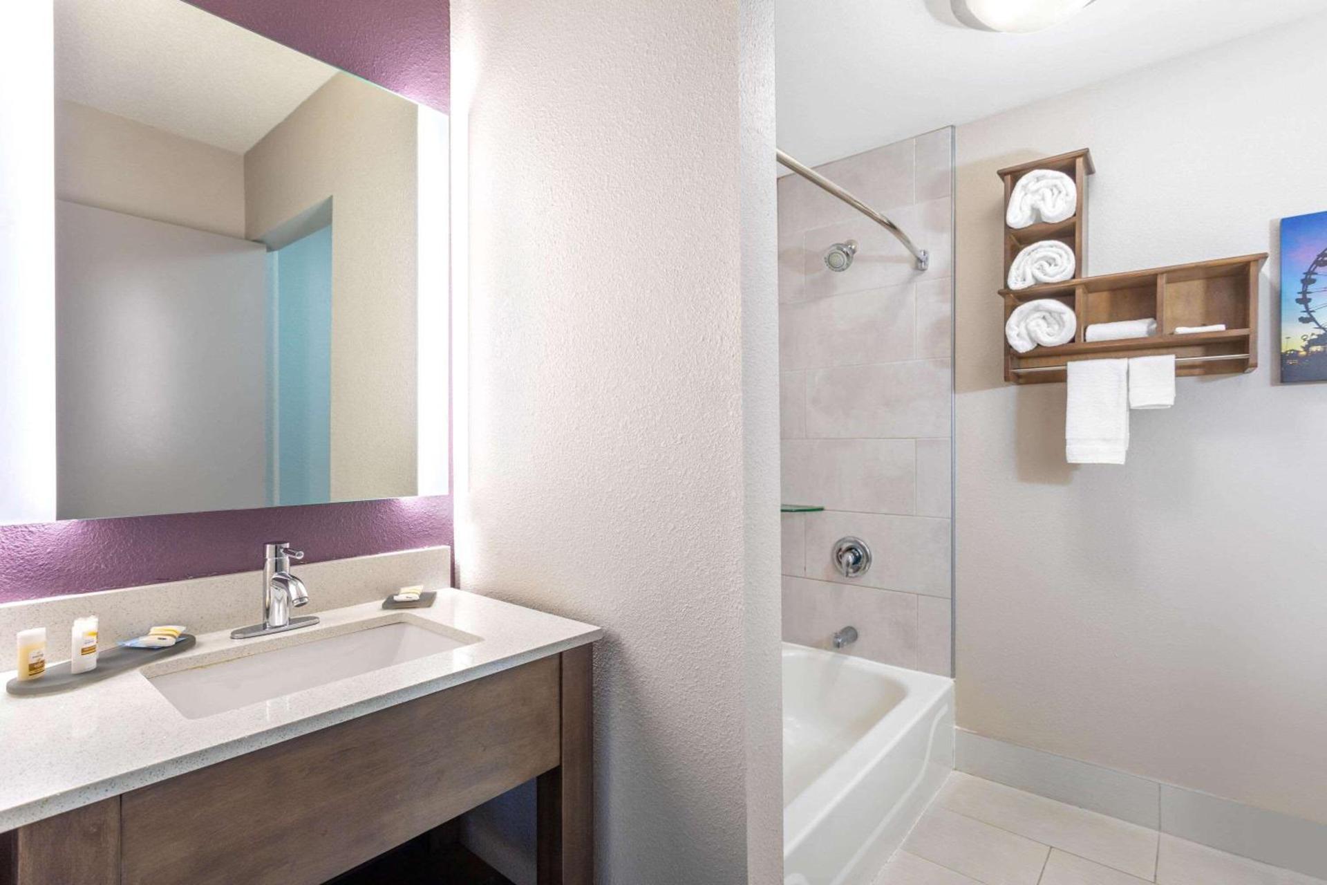 La Quinta by Wyndham Hopkinsville photo 54