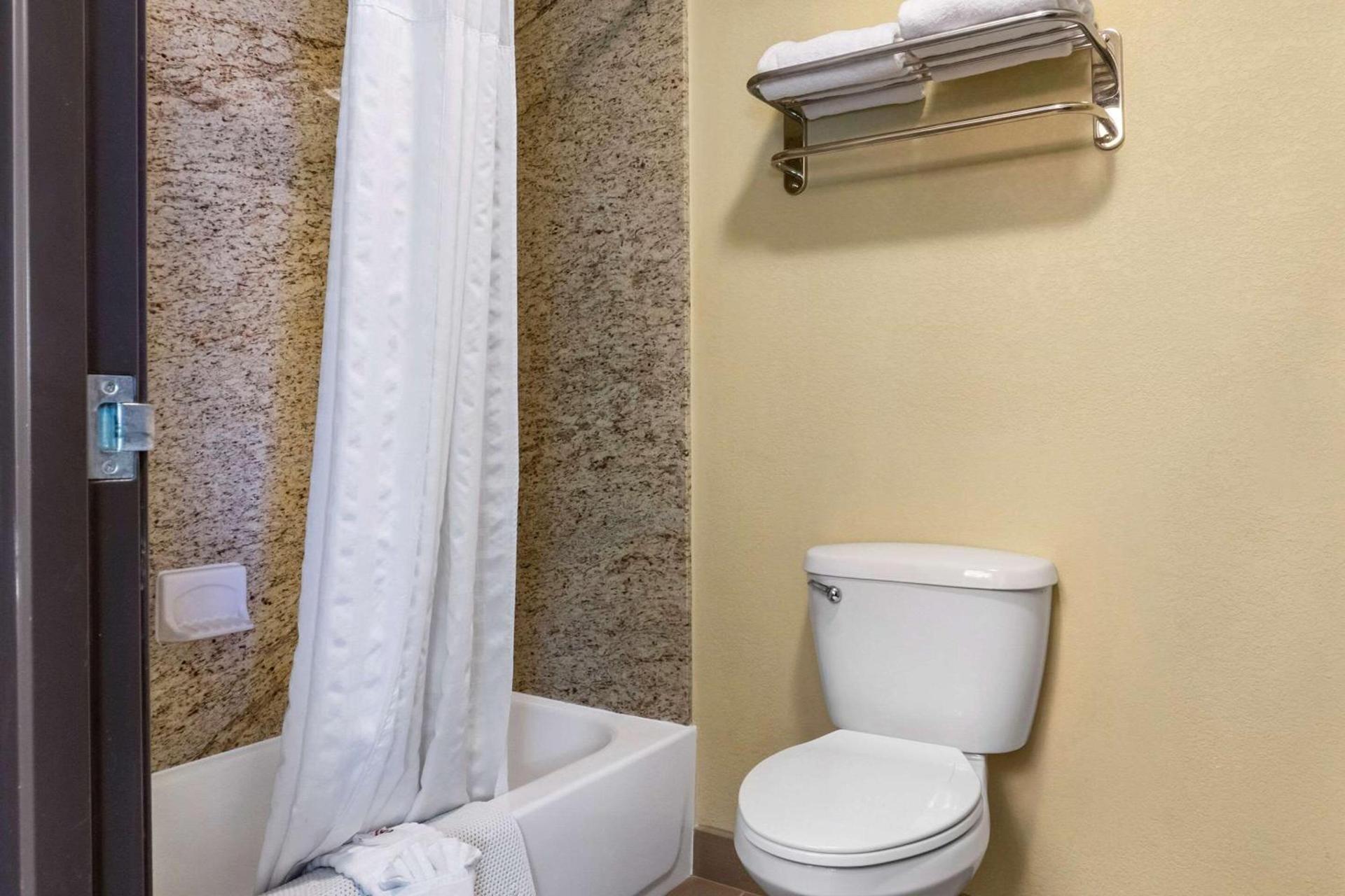 Comfort Inn Albuquerque Airport photo 12