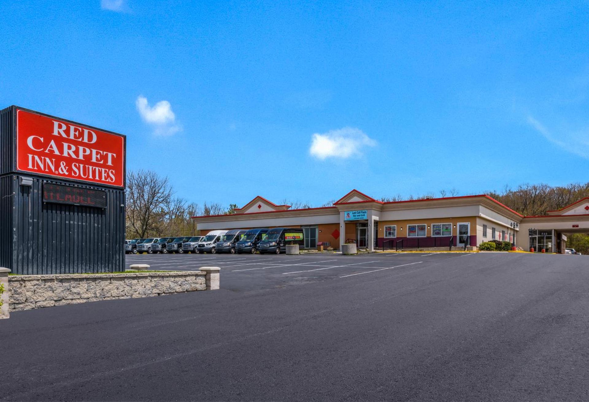 Red Carpet Inn & Suites photo 2