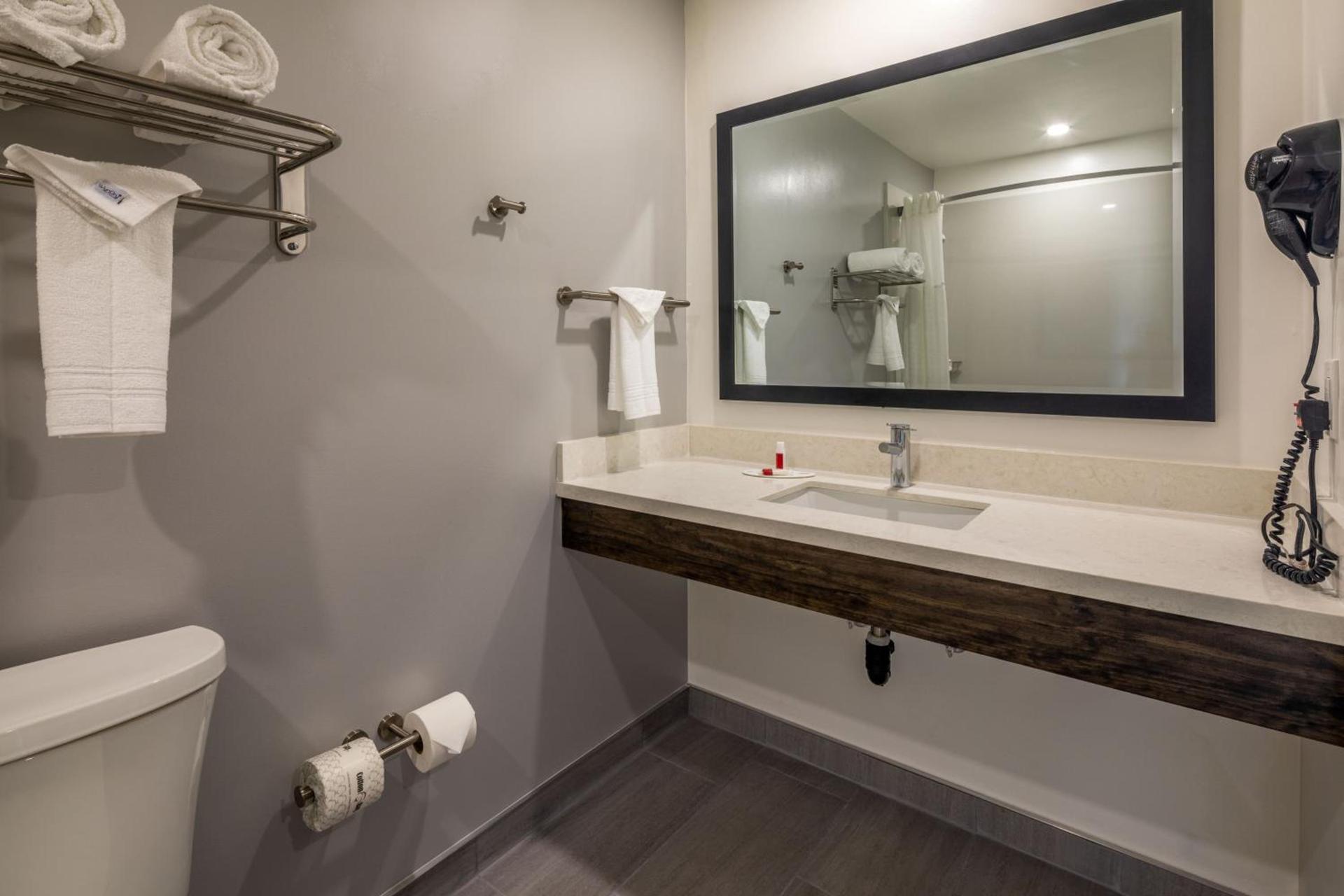 Travelodge by Wyndham LAX photo 10