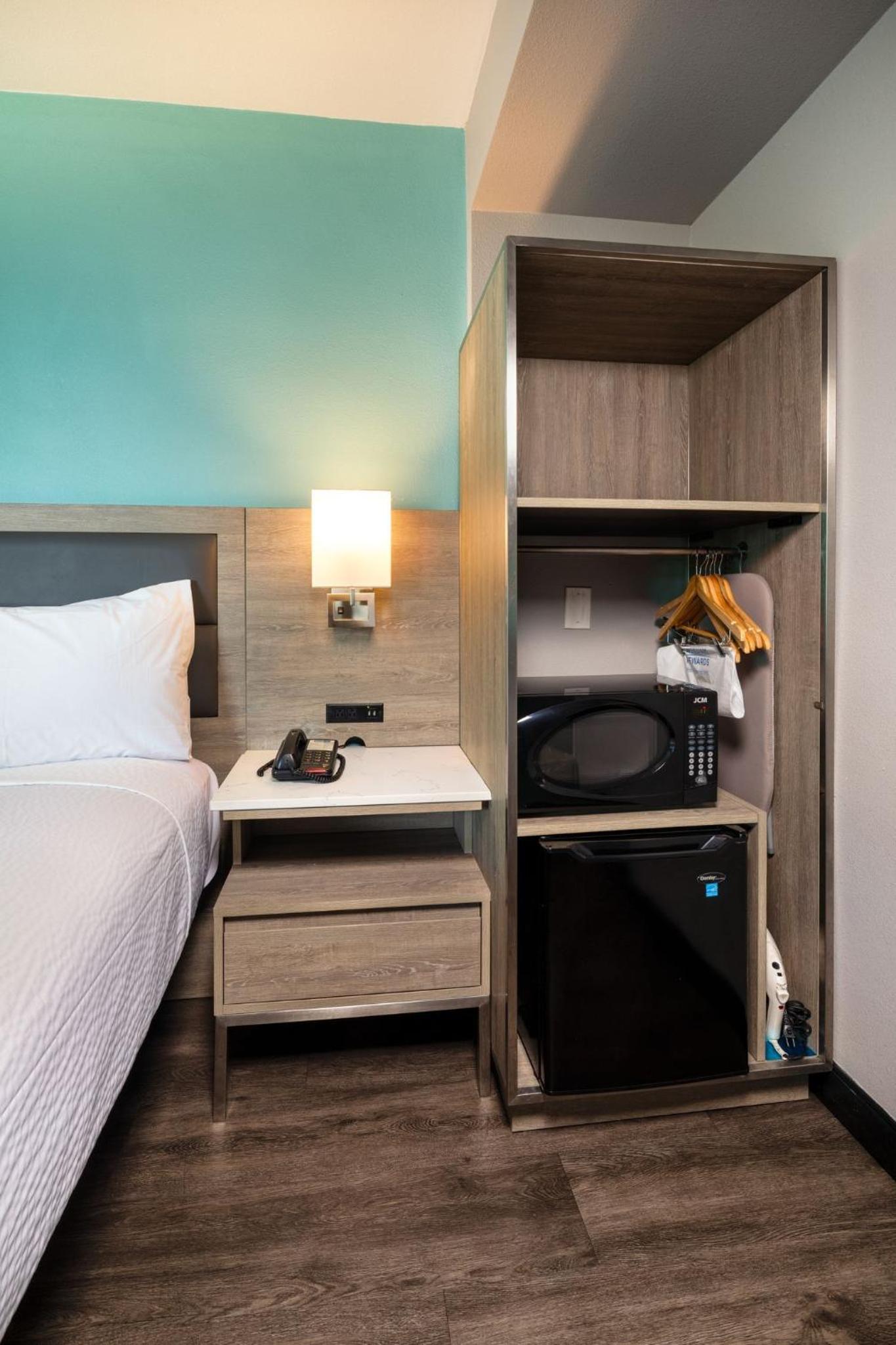 Travelodge by Wyndham LAX photo 5
