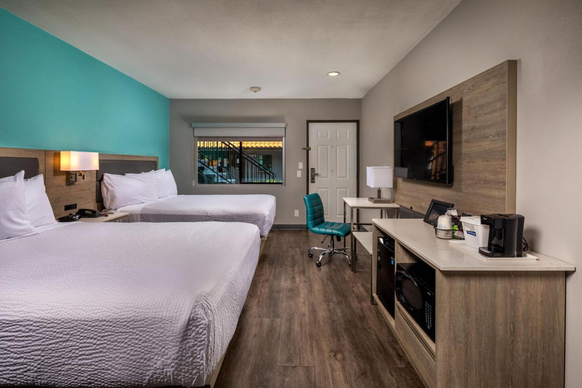 Travelodge by Wyndham LAX photo 8