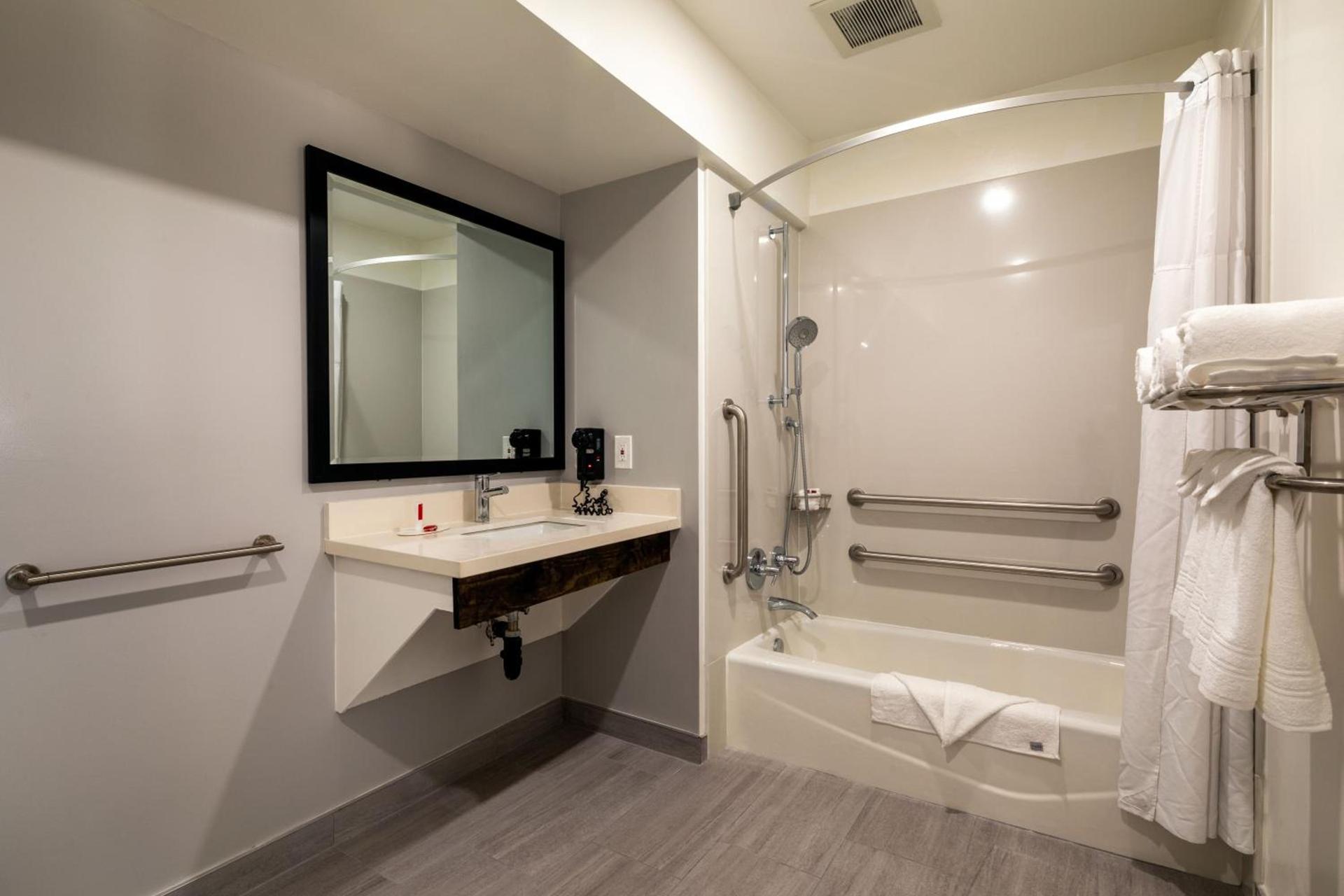 Travelodge by Wyndham LAX photo 7