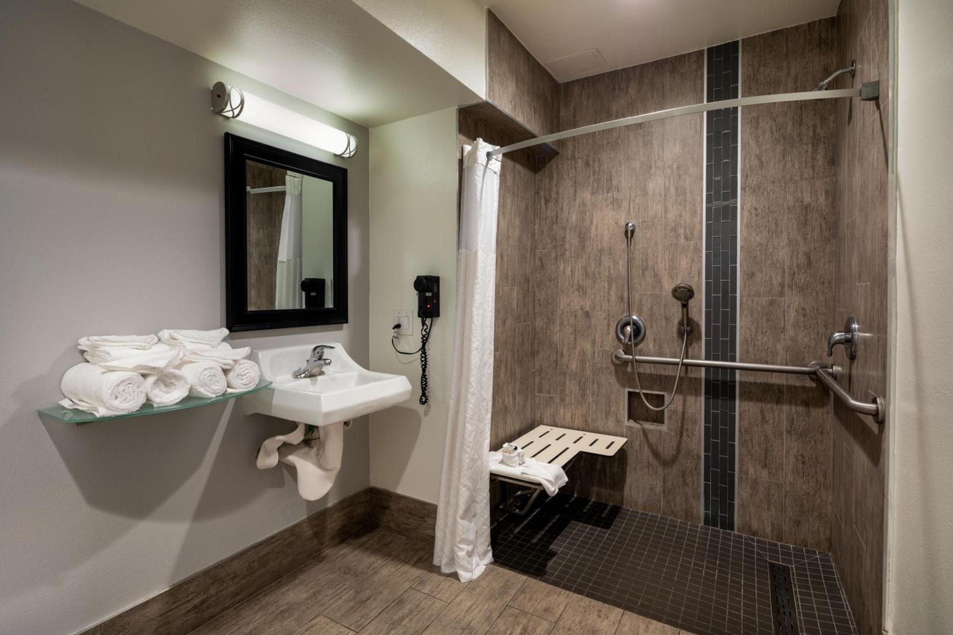 Travelodge by Wyndham LAX photo 6