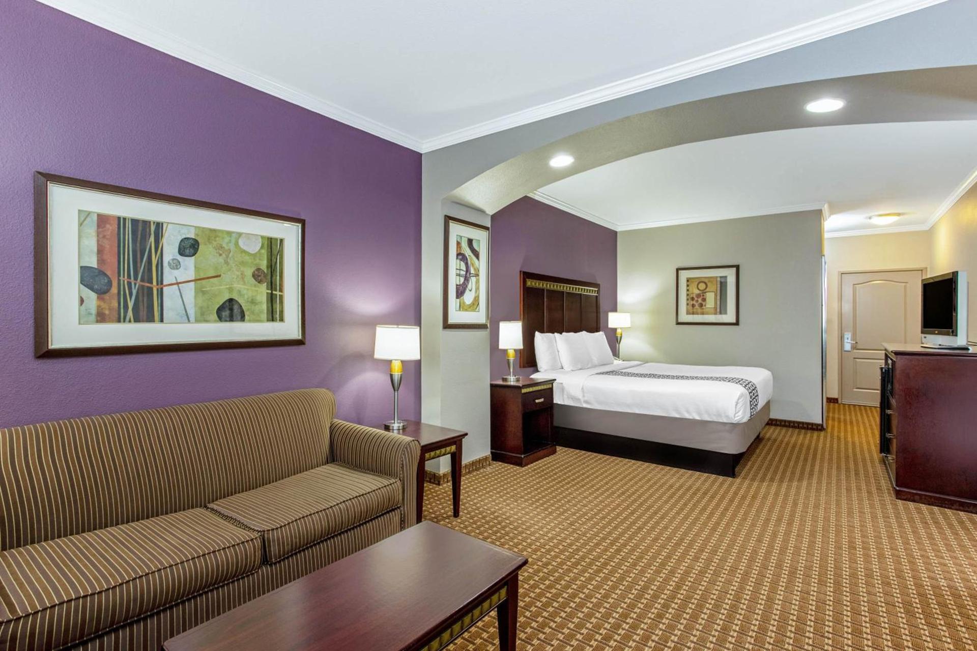 La Quinta by Wyndham Cleburne photo 34