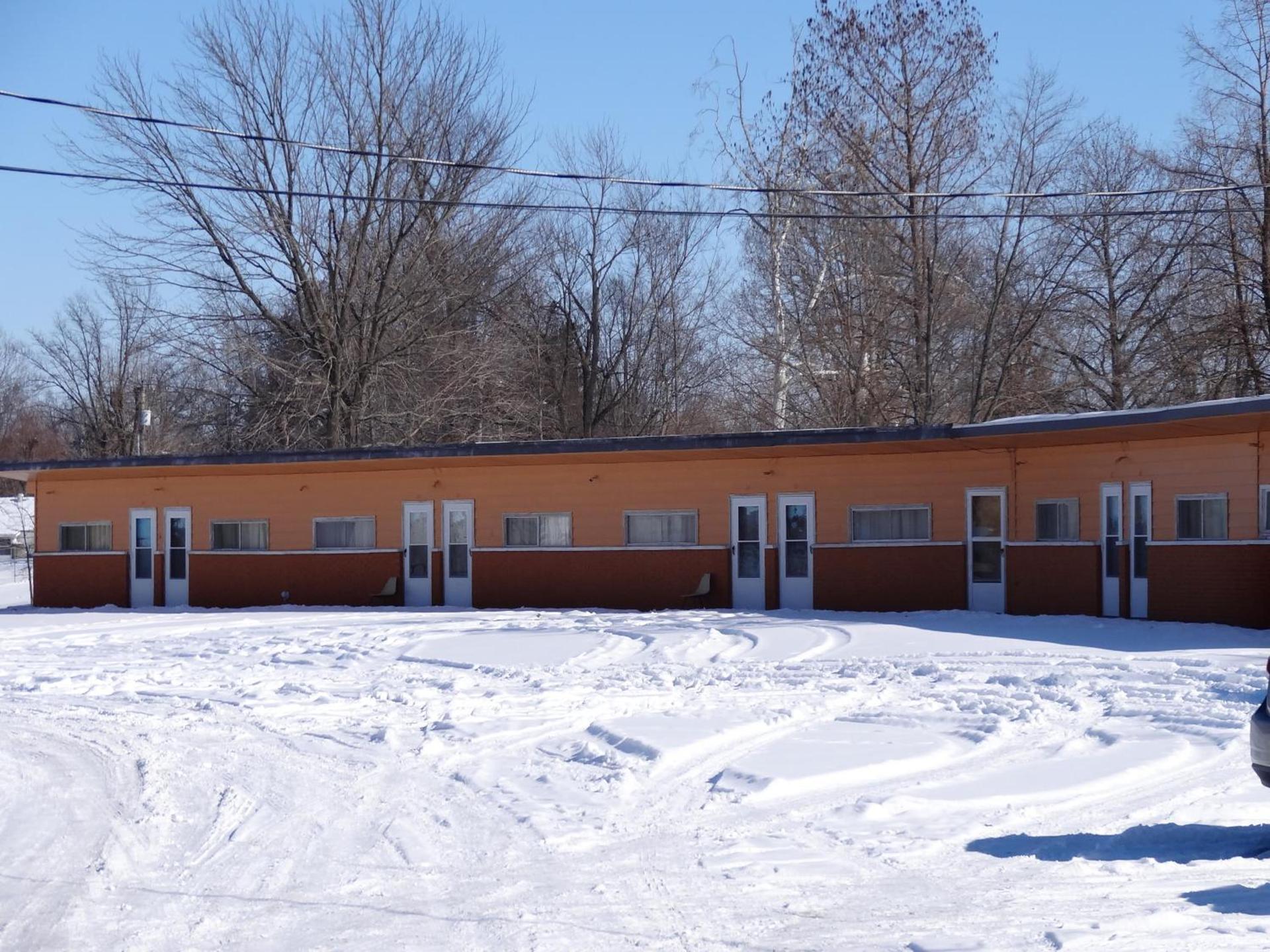 Sparta Motel Near St Louis- Mississippi River IL photo 5