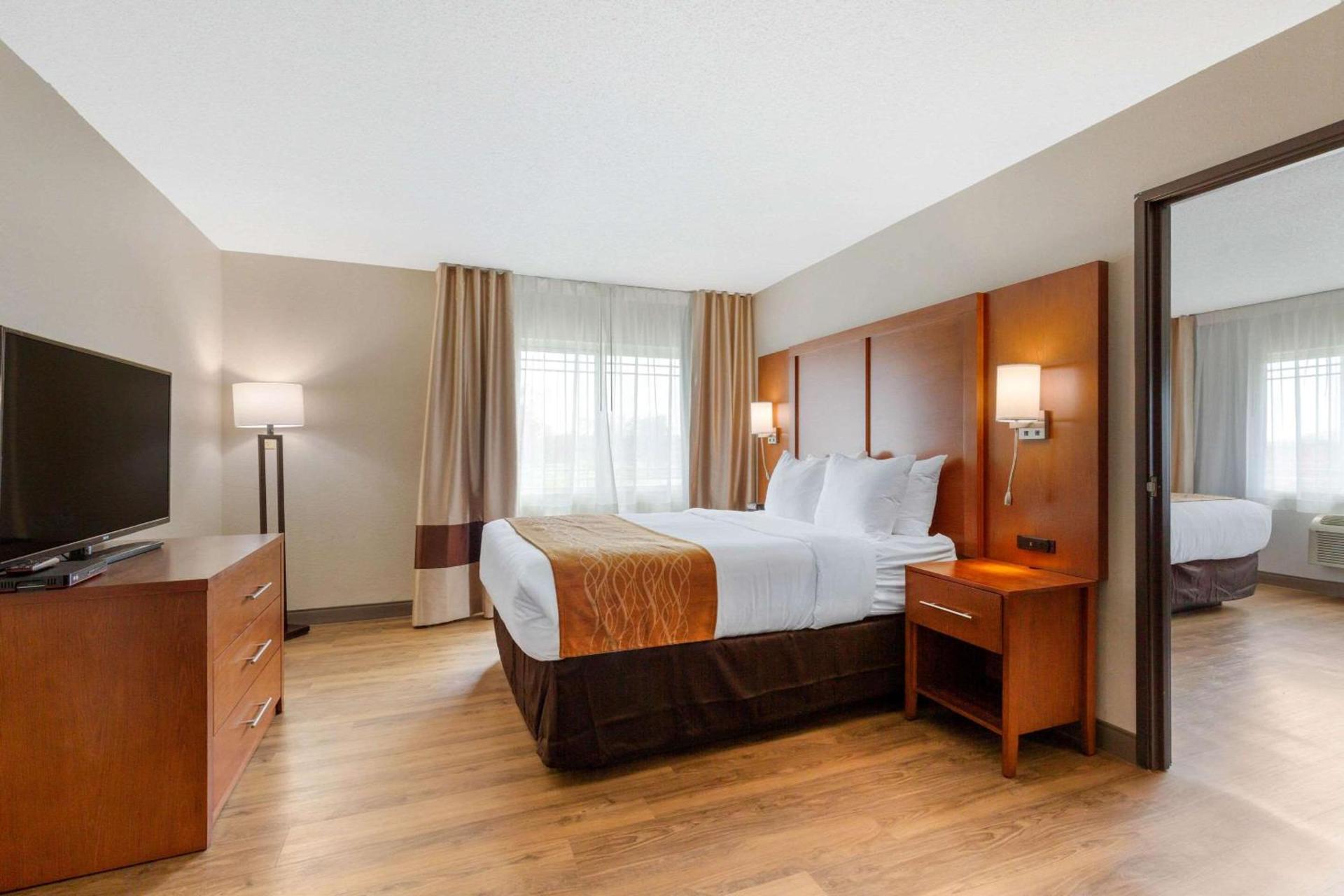 Comfort Inn & Suites Milford photo 15