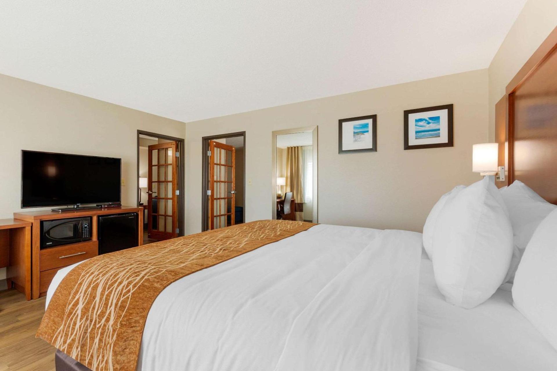 Comfort Inn & Suites Milford photo 11