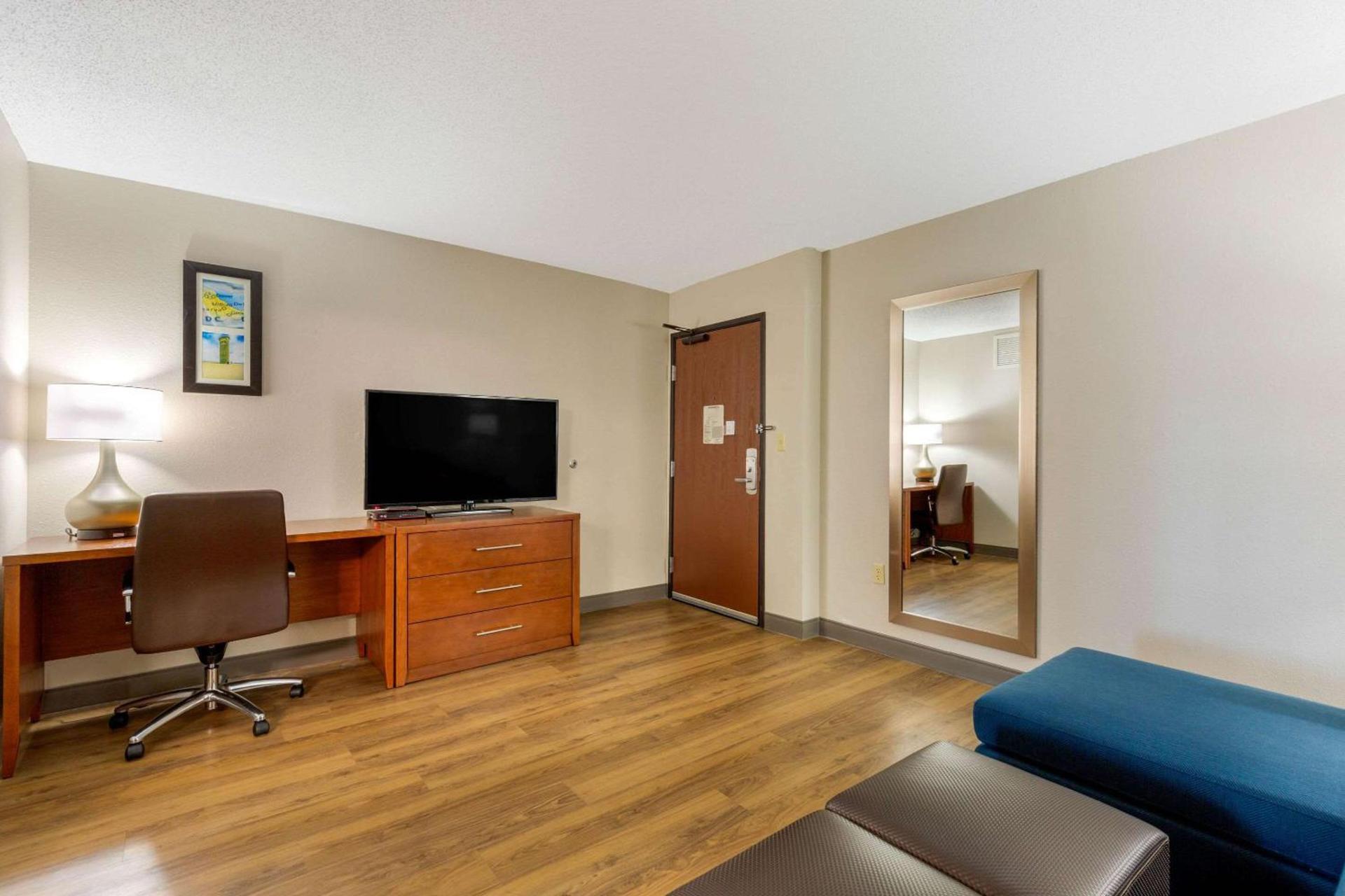 Comfort Inn & Suites Milford photo 8