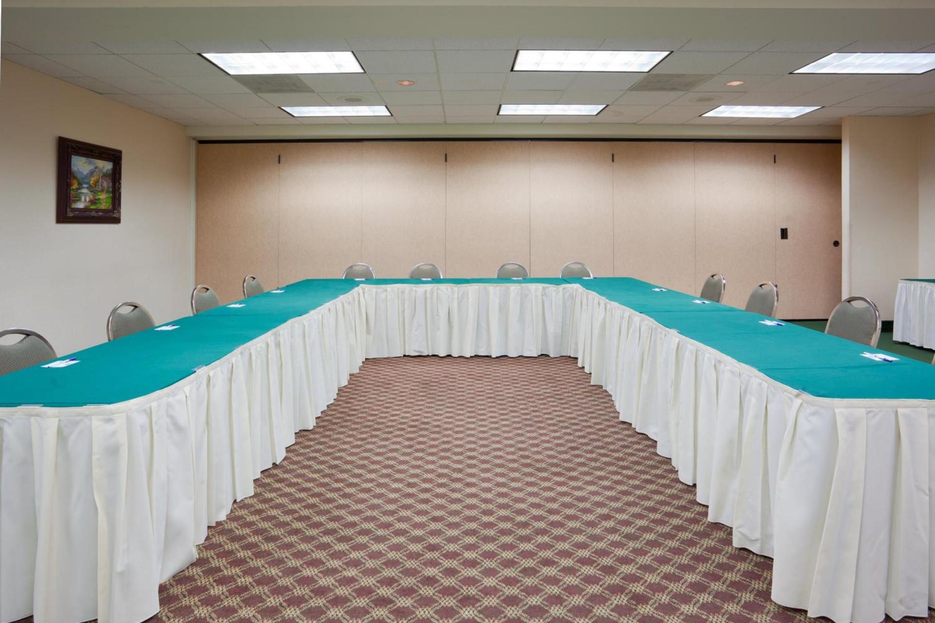 Holiday Inn Express & Suites Tracy by IHG photo 45